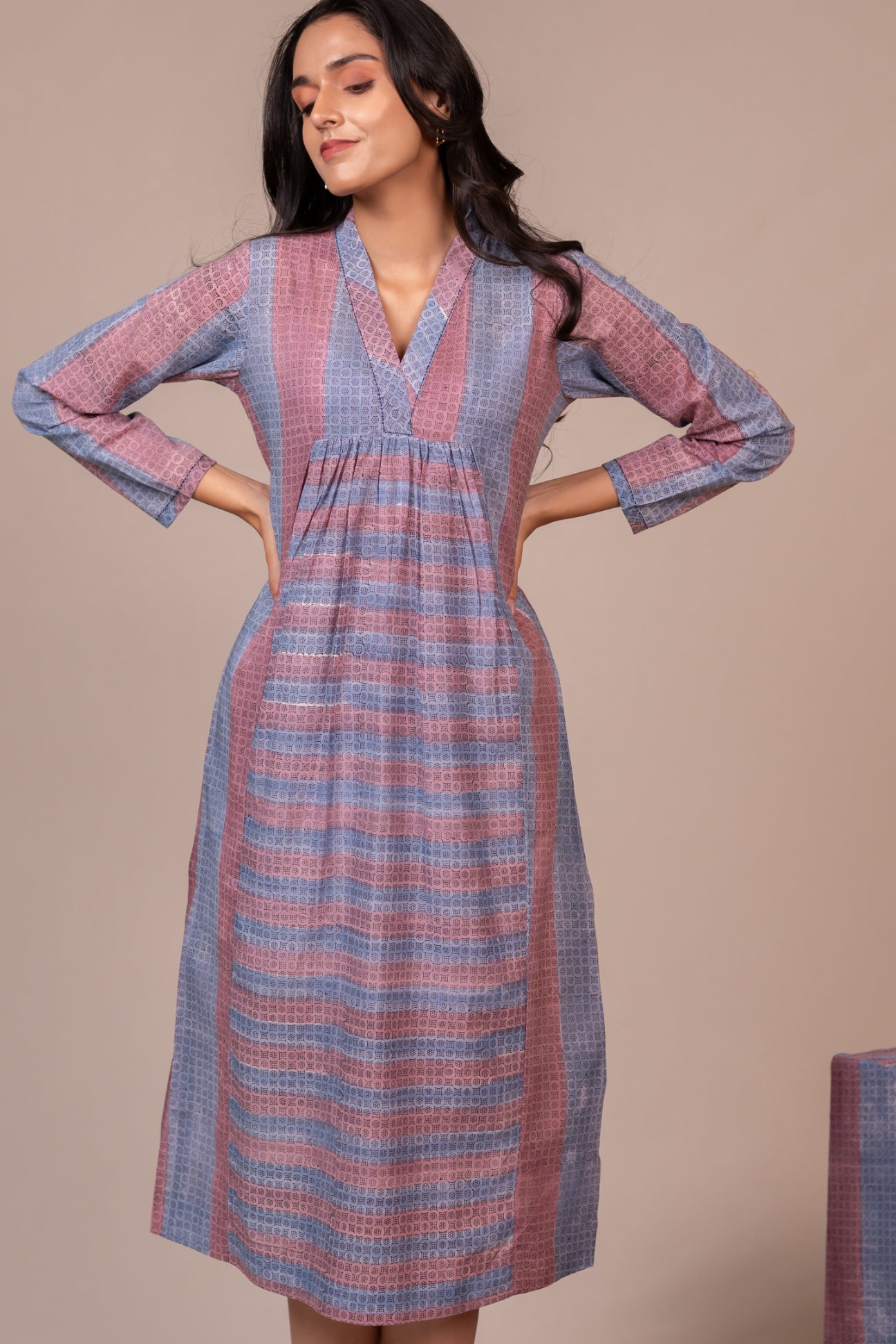 Light Lavender Block Printed Fine Cotton V-Neck Dress – Bel