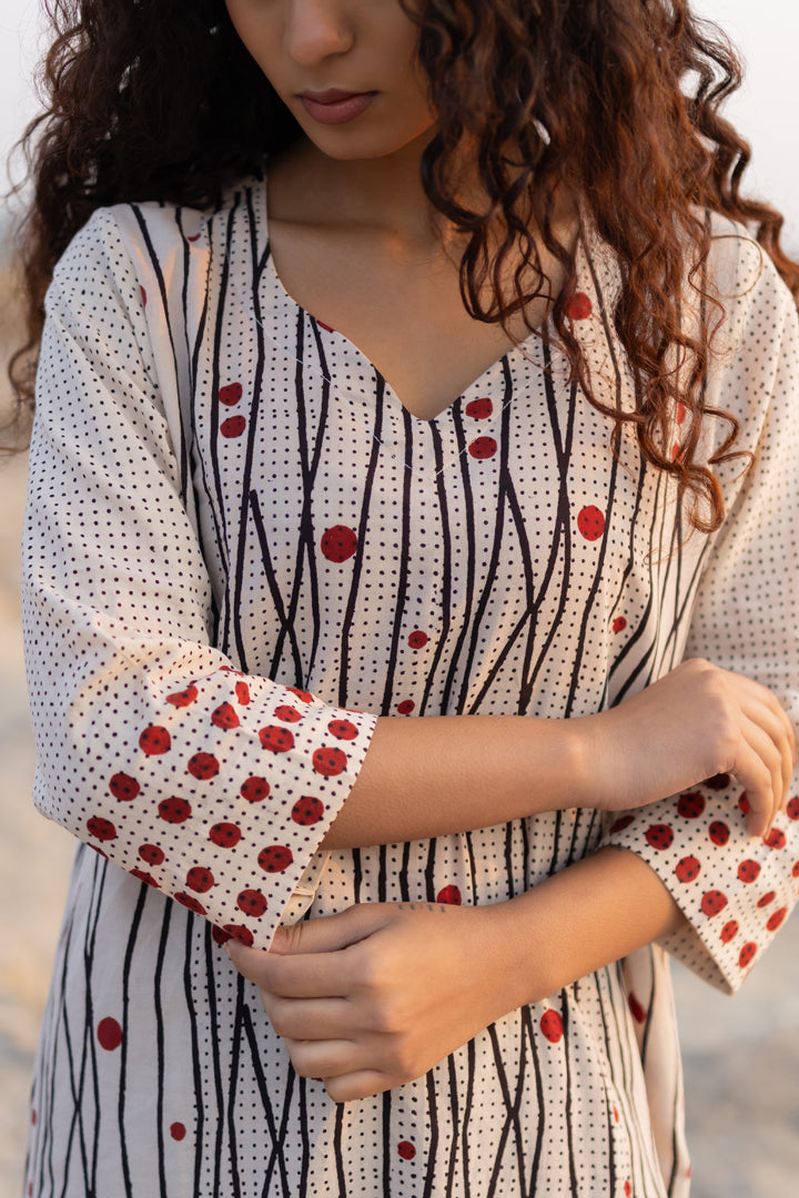 Bagh Dot & Circle Cotton Kurta with Leaf Neck – Tarang