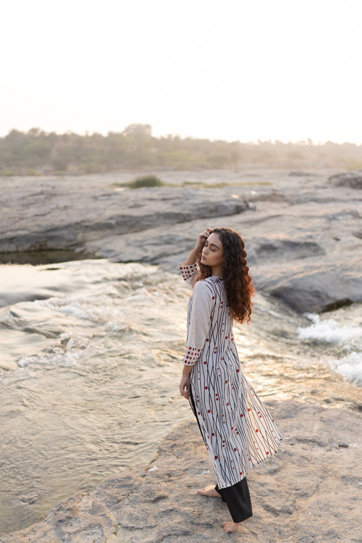 Bagh Dot & Circle Cotton Kurta with Leaf Neck – Tarang