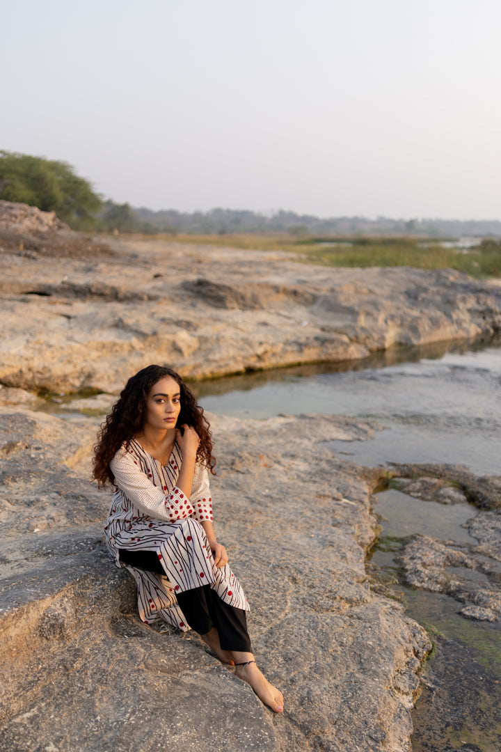 Bagh Dot & Circle Cotton Kurta with Leaf Neck – Tarang