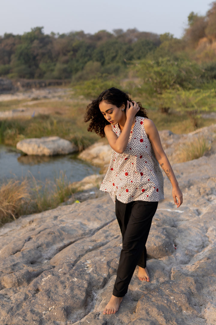 Off-White Bagh Circle Print Cotton Sleeveless Top – Tarang