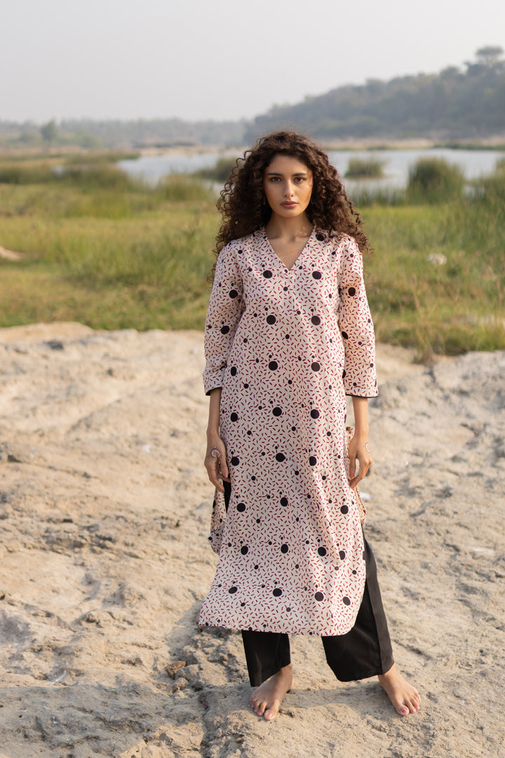 Off-White Bagh Hand Block Print Cotton V-Neck Kurta – Tarang