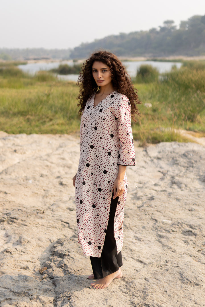 Off-White Bagh Hand Block Print Cotton V-Neck Kurta – Tarang