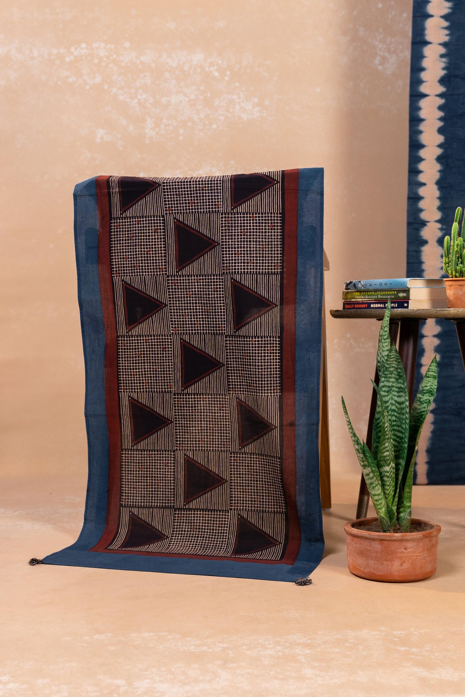 Aakaar Black Ajarakh Cotton Stole | Ray-ethnic