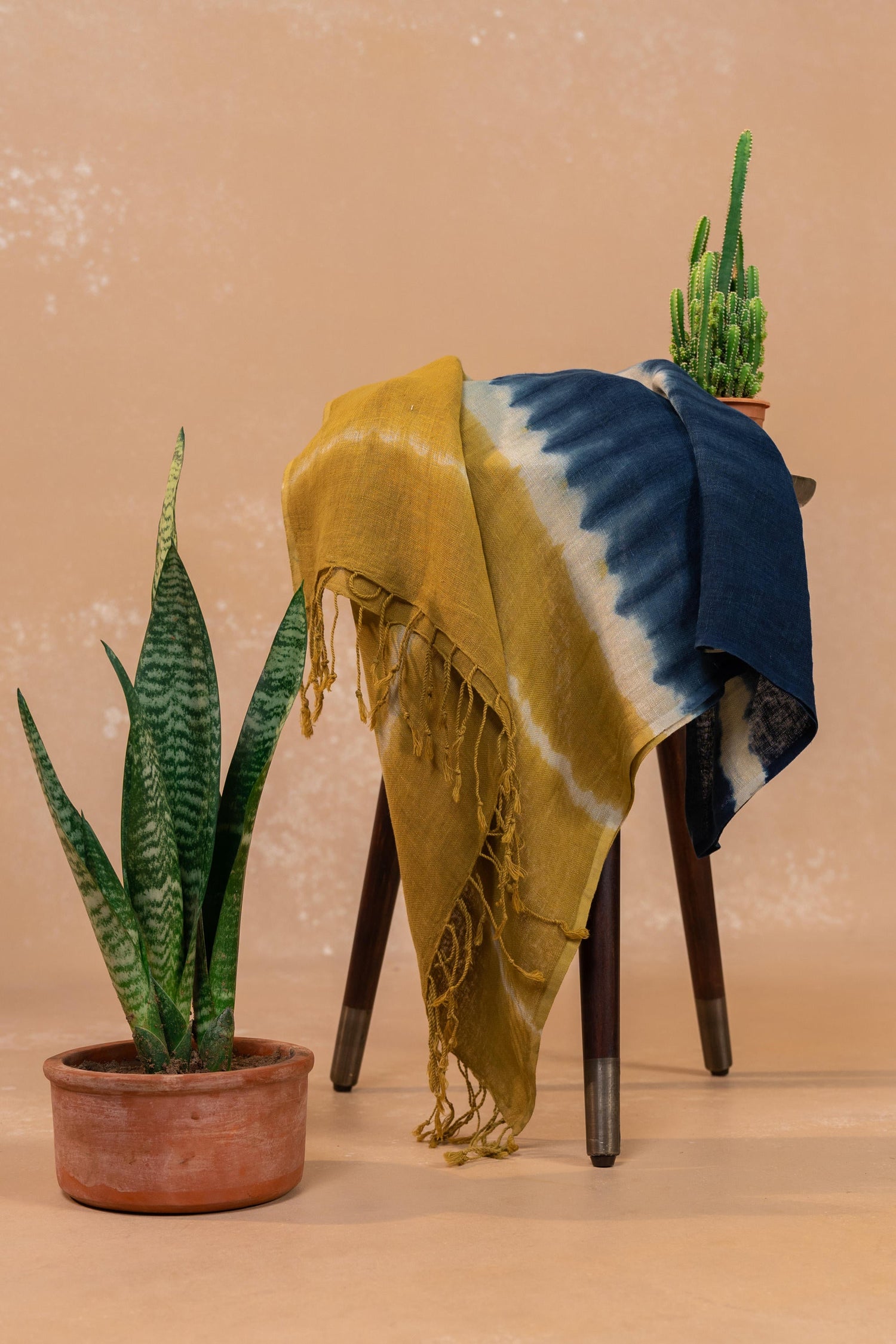 Aakaar Olive Clamp Stole | Ray-ethnic