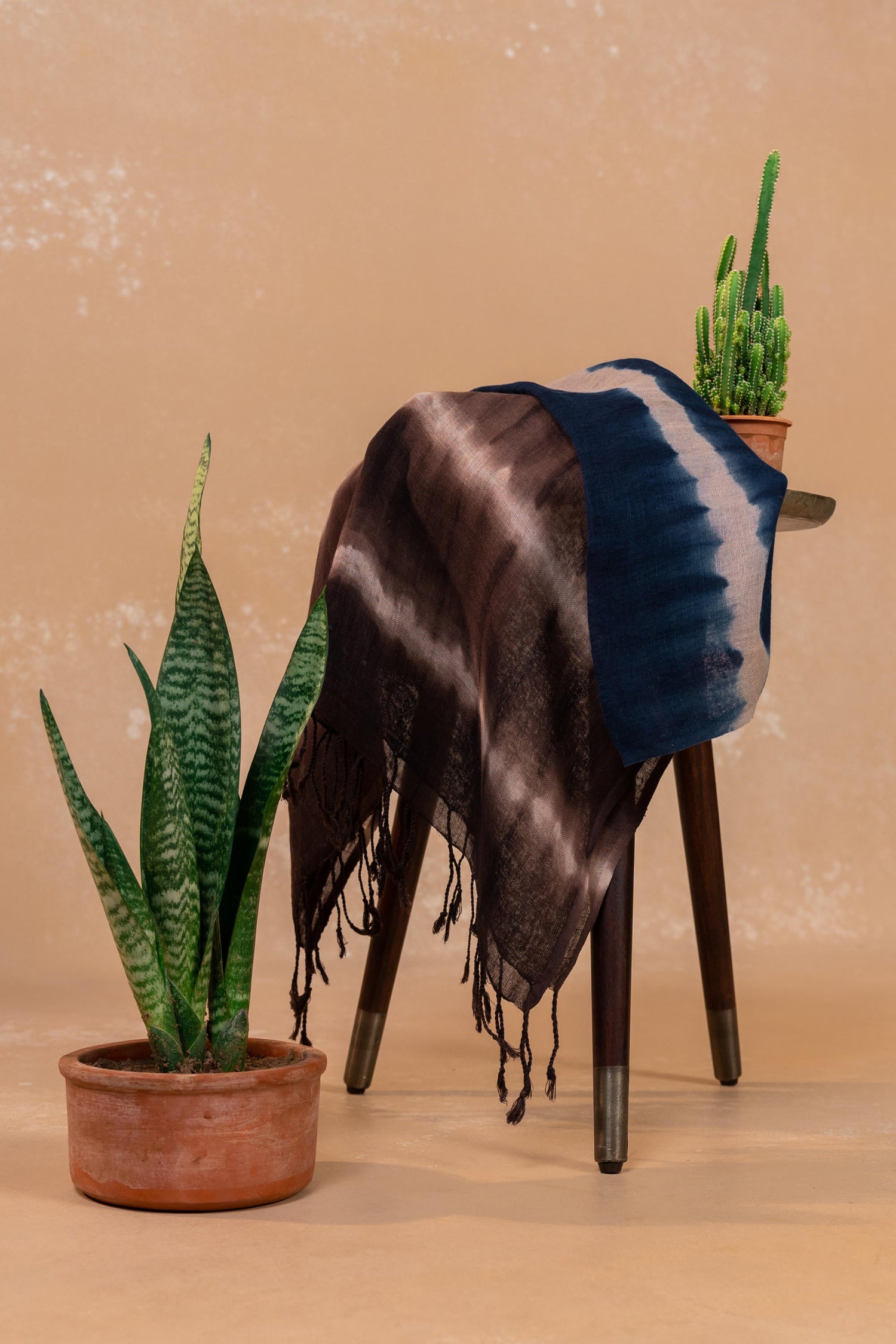 Aakaar Brown Clamp Stole | Ray-ethnic