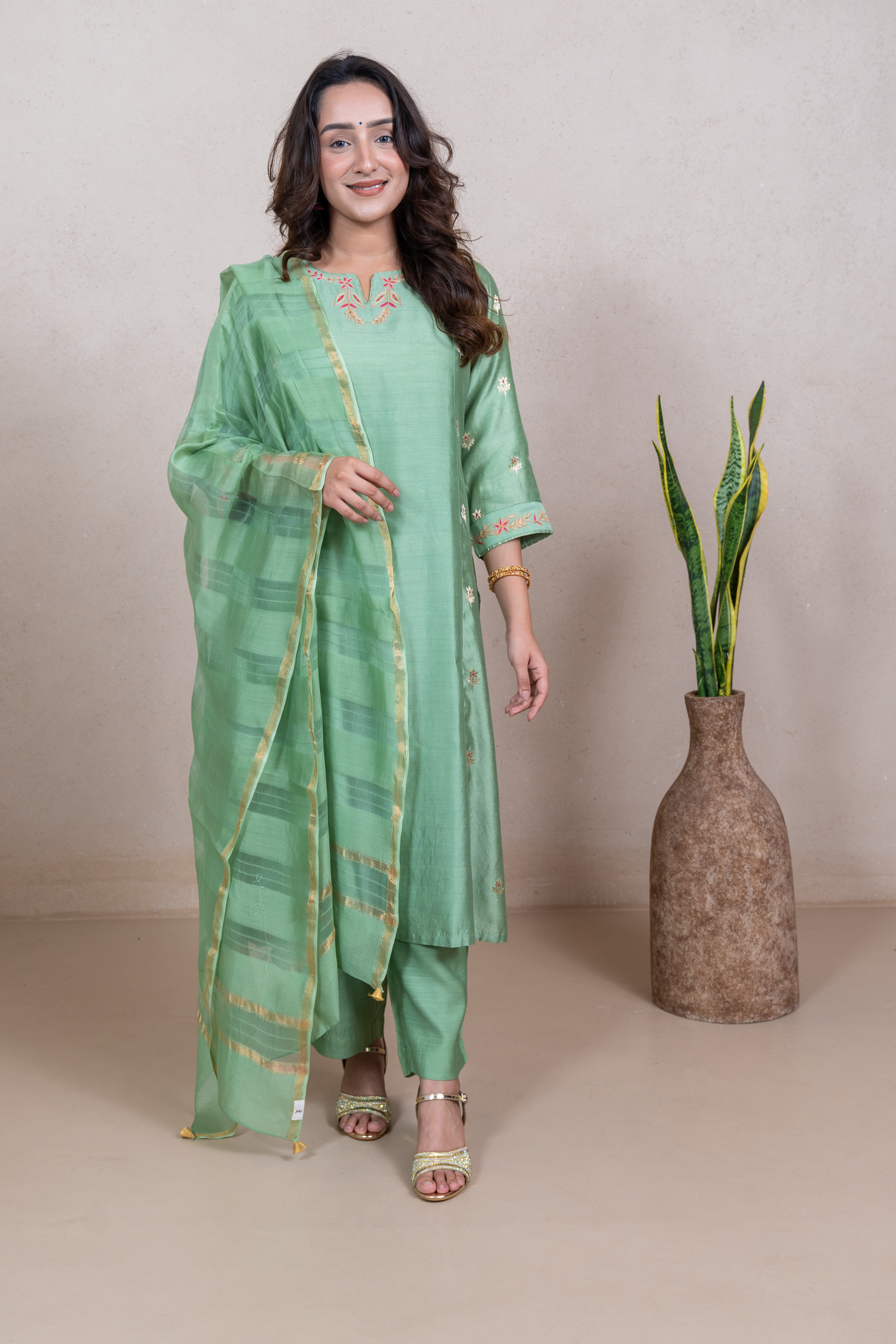 Raysham Green Ari Embroidery Silk Set of 3 |Ray-ethnic