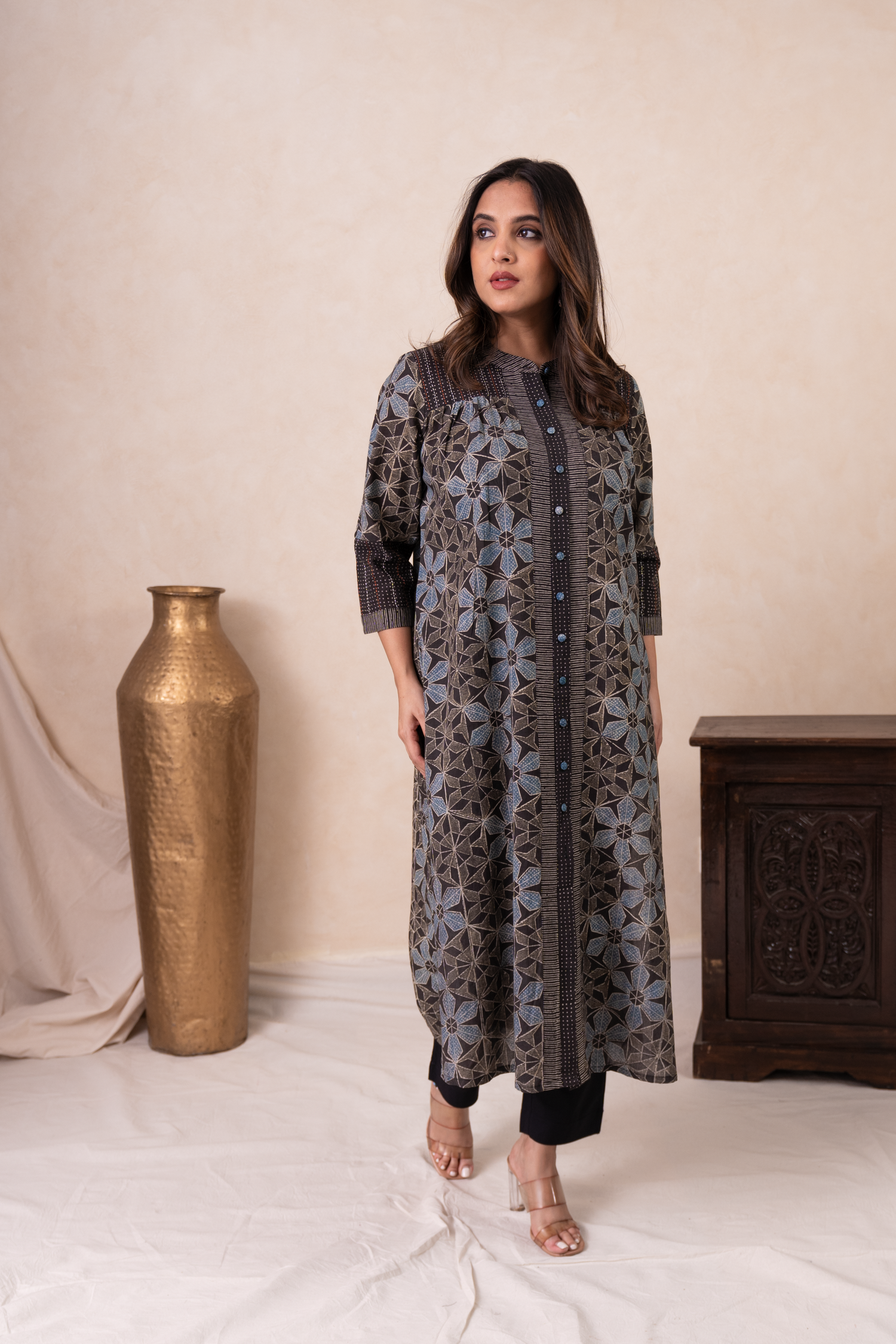 Aakruti Black Ajarakh Cotton Kurta | Ray-ethnic
