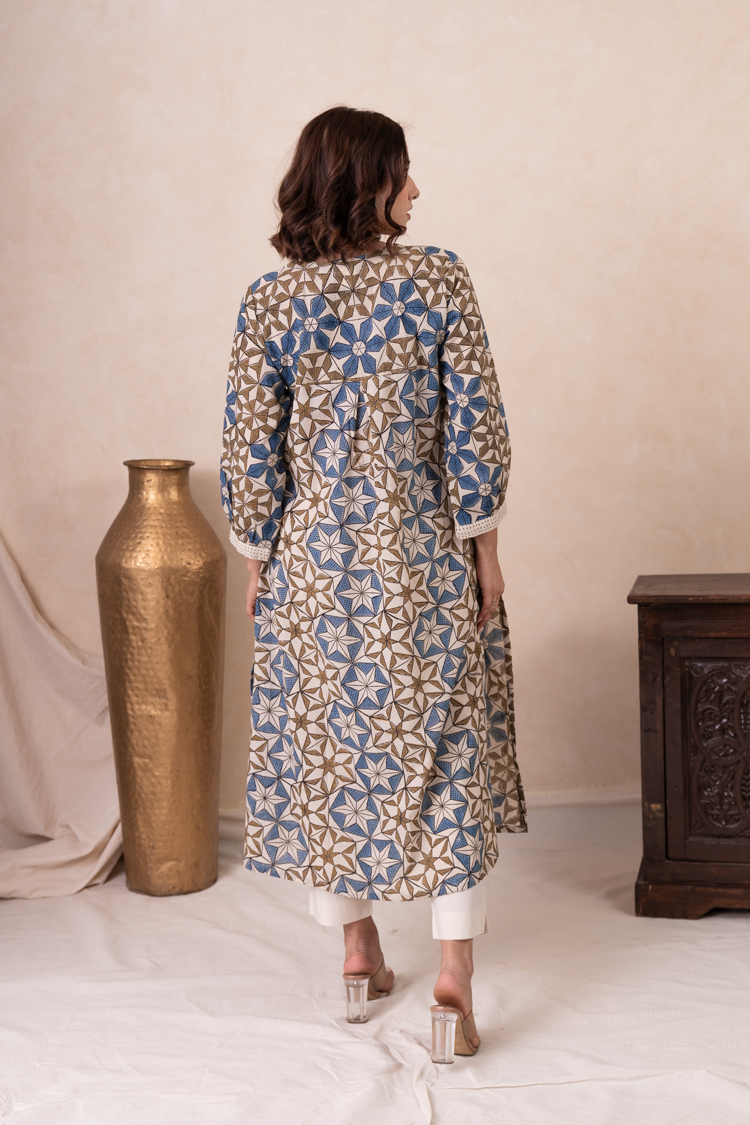 Aakruti Cream Ajarakh Cotton Kurta | Ray-ethnic