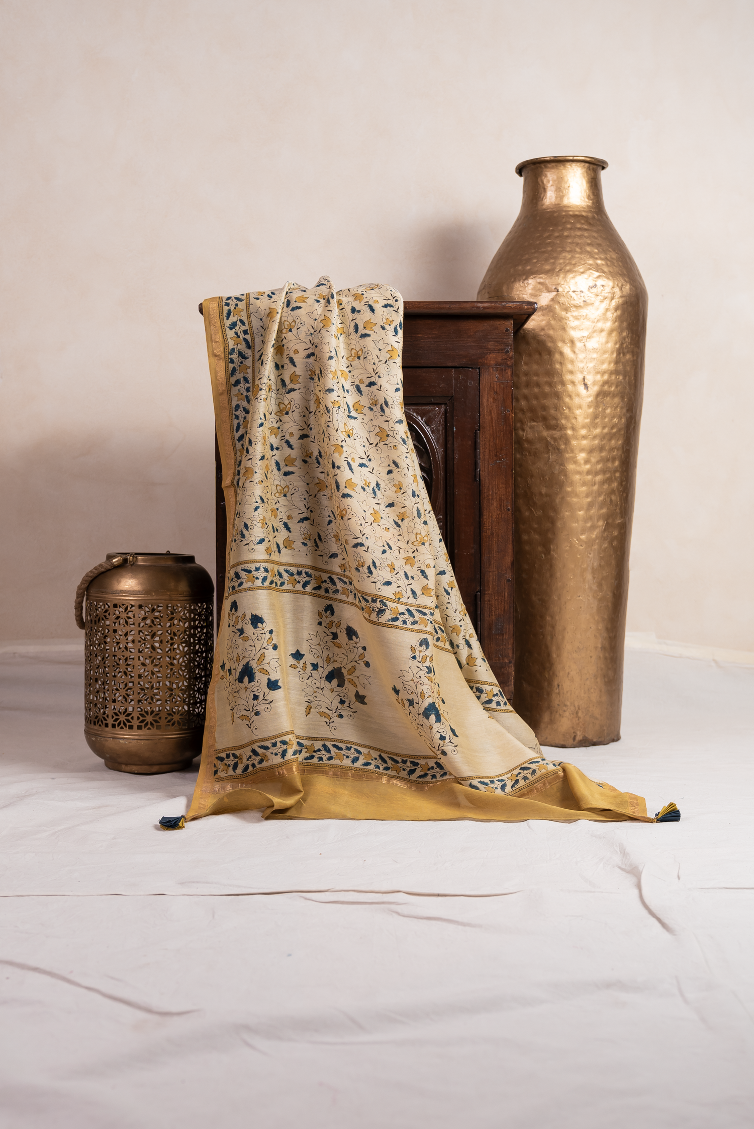Aakruti Cream Ajarakh Chanderi Dupatta | Ray-ethnic