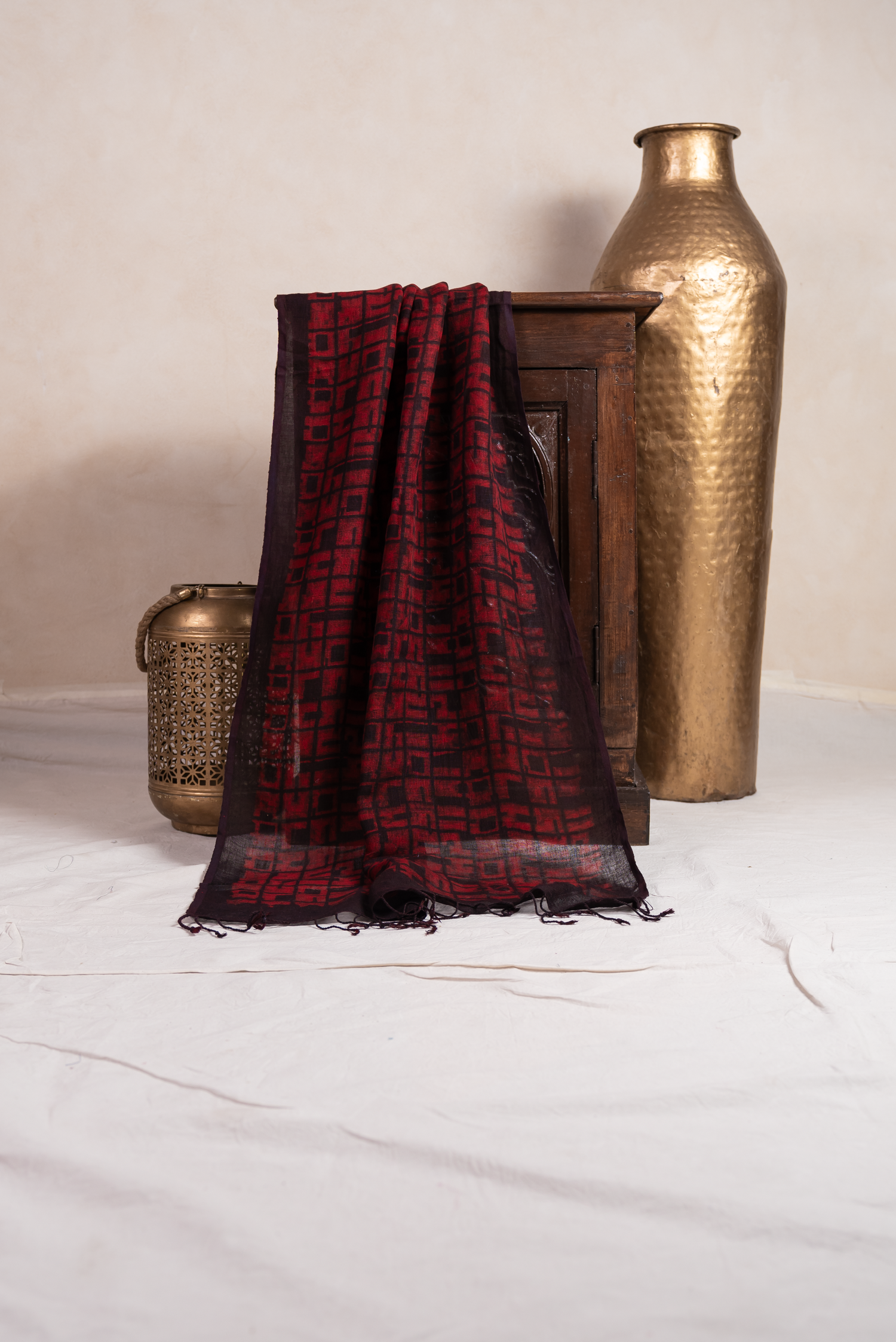 Aakruti Dark Maroon Dabu Linen Stole | Ray-ethnic