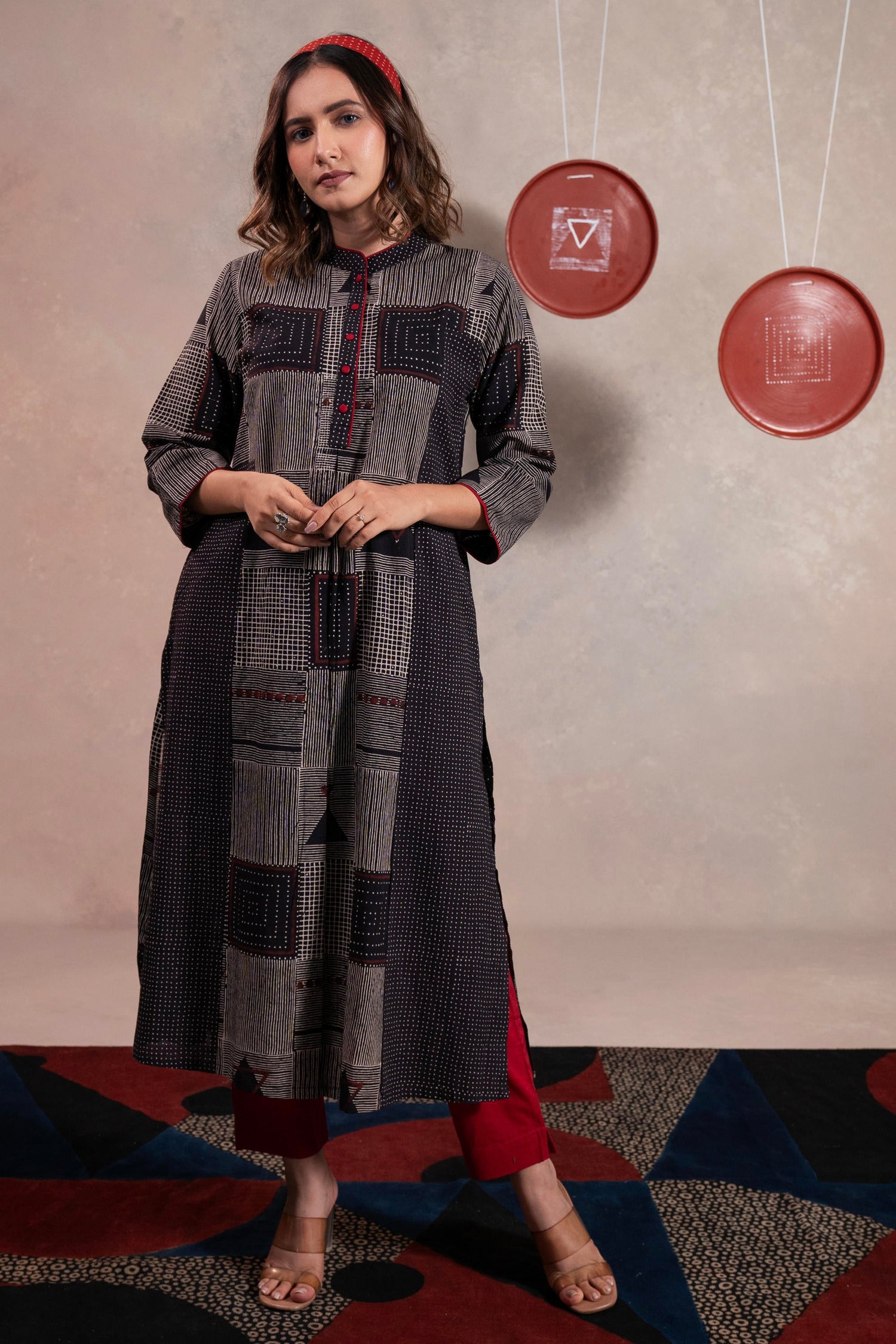 Aakaar Black Ajarakh Cotton Kurta | Ray-ethnic