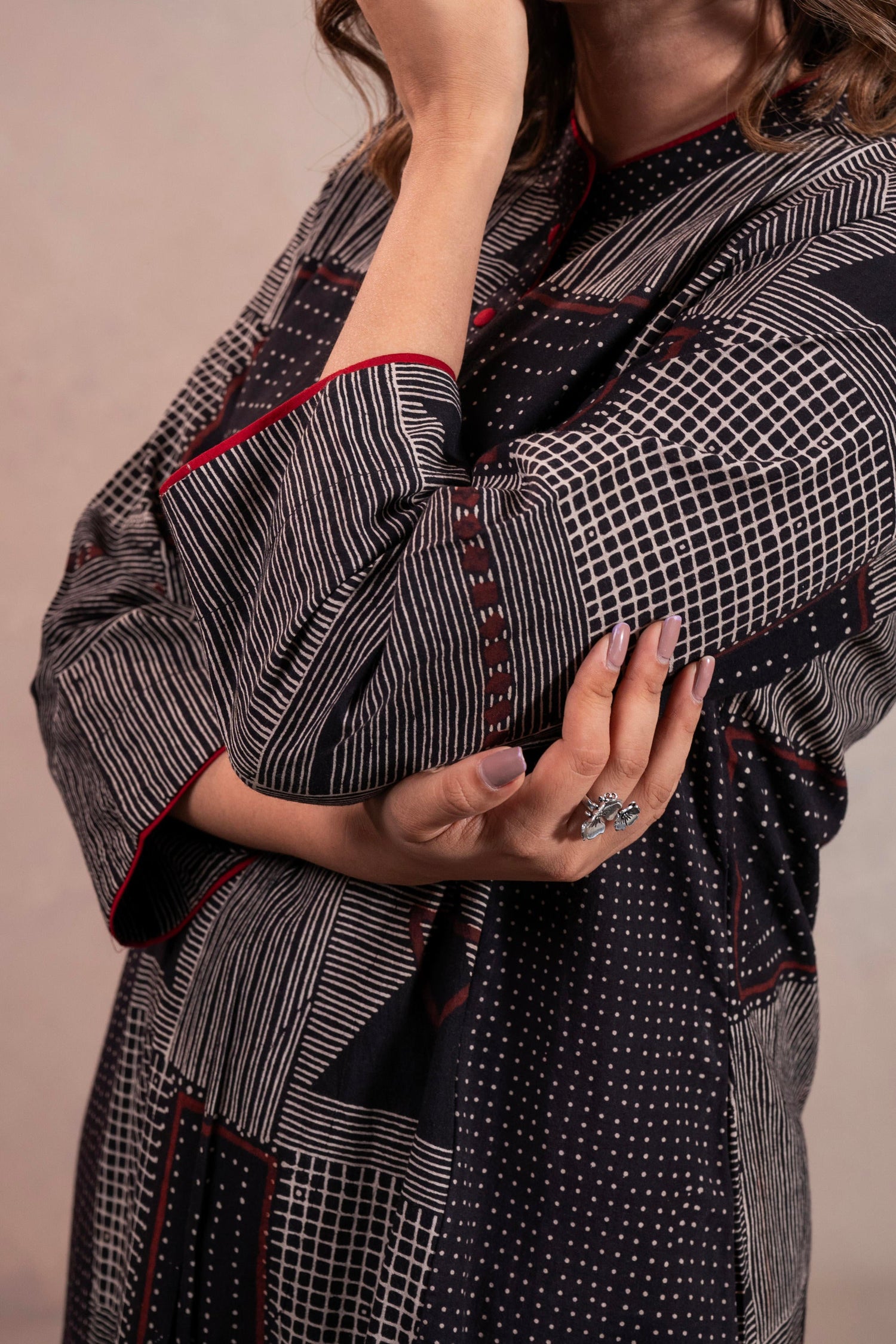 Aakaar Black Ajarakh Cotton Kurta | Ray-ethnic