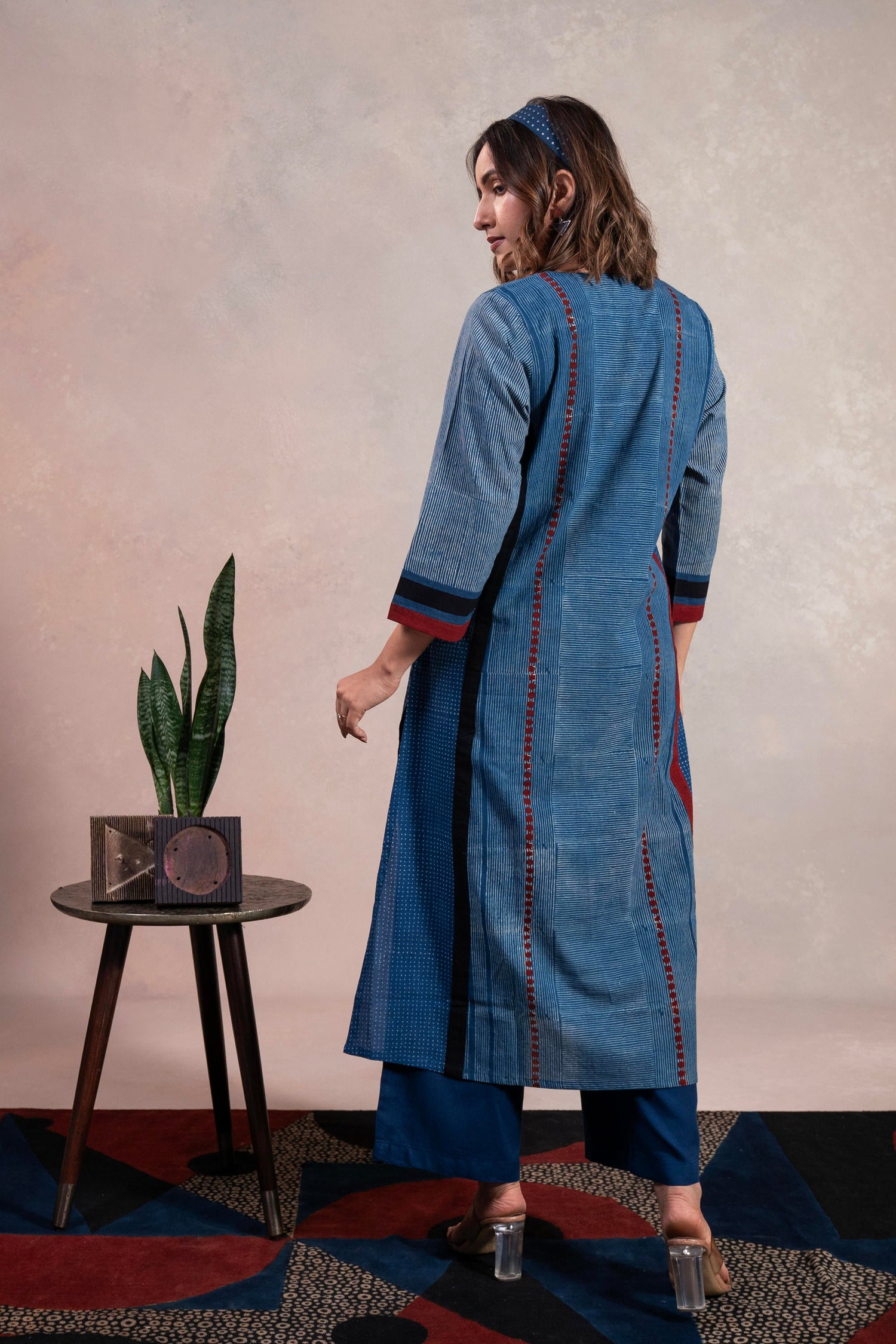 Aakaar Indigo Ajarakh Cotton Kurta | Ray-ethnic