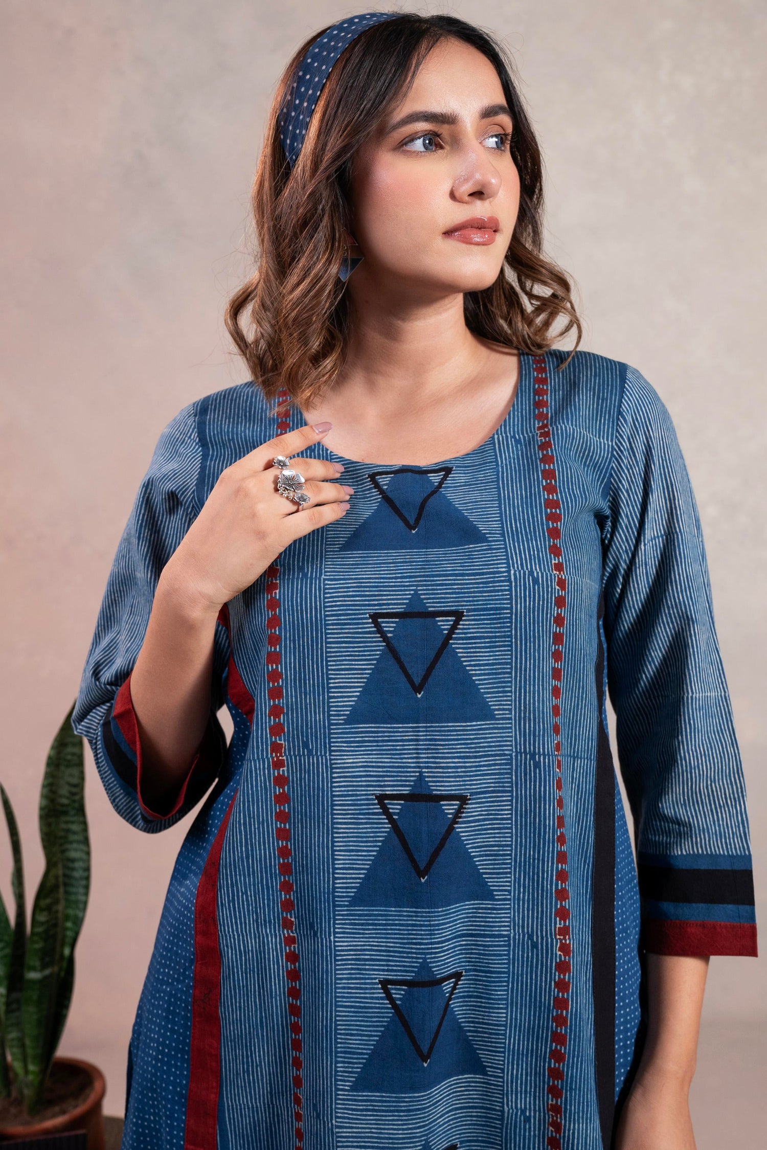 Aakaar Indigo Ajarakh Cotton Kurta | Ray-ethnic