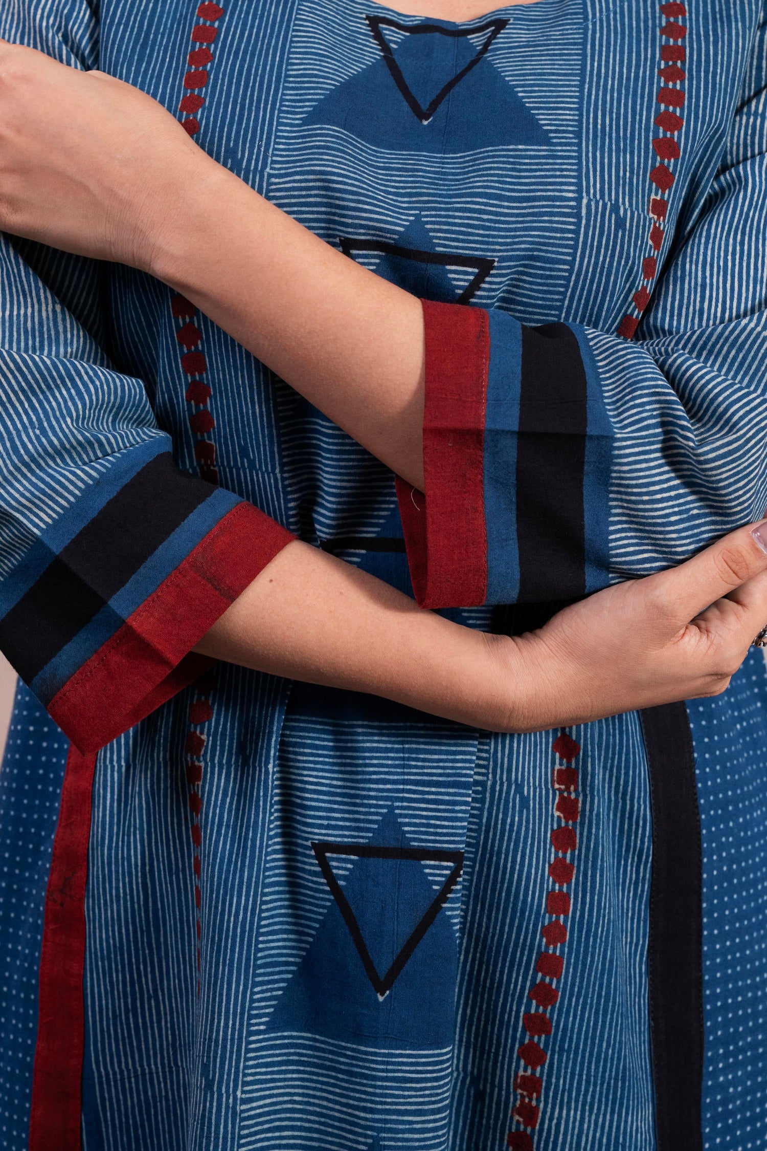 Aakaar Indigo Ajarakh Cotton Kurta | Ray-ethnic