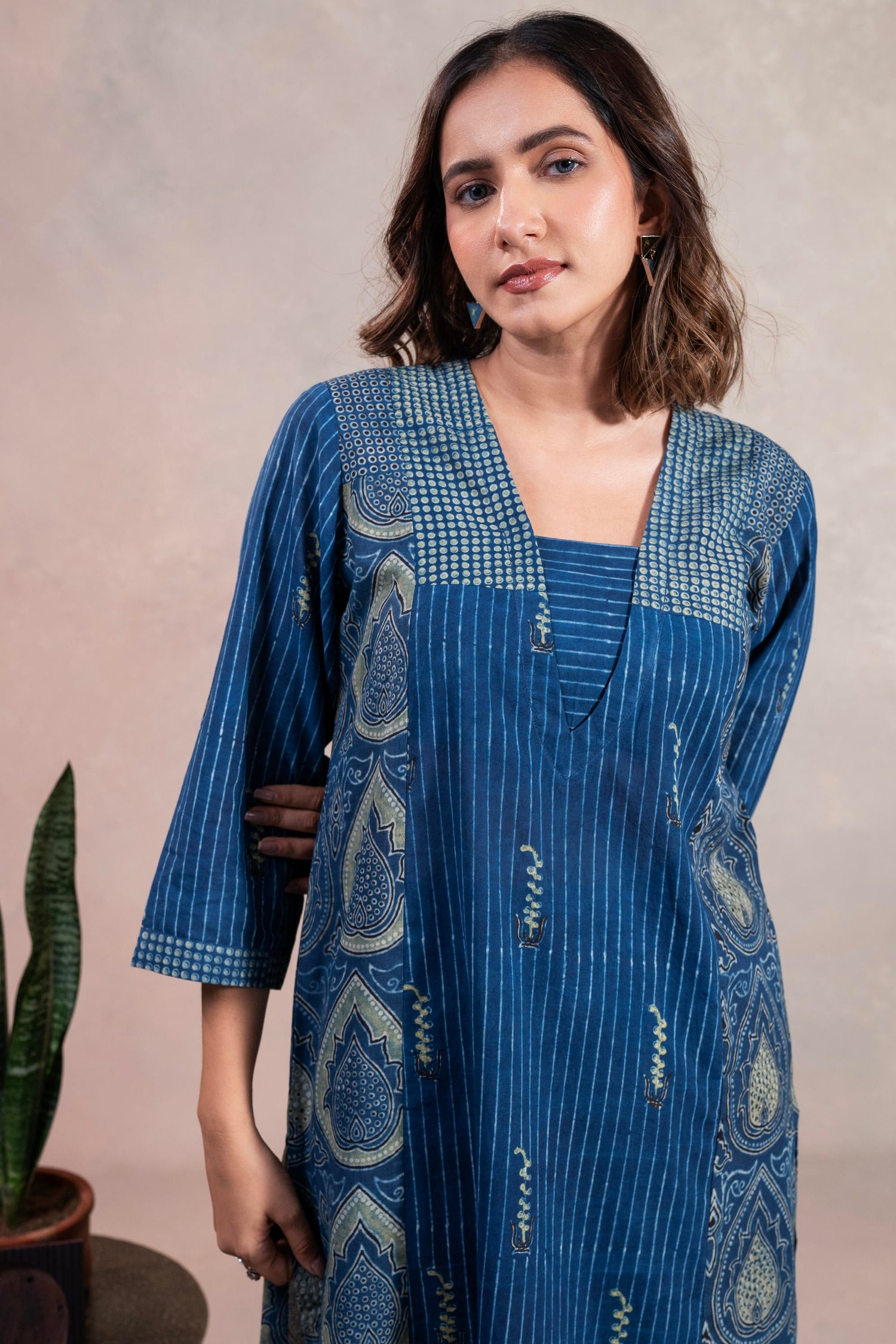 Aakaar Blue Ajarakh Cotton Kurta | Ray-ethnic