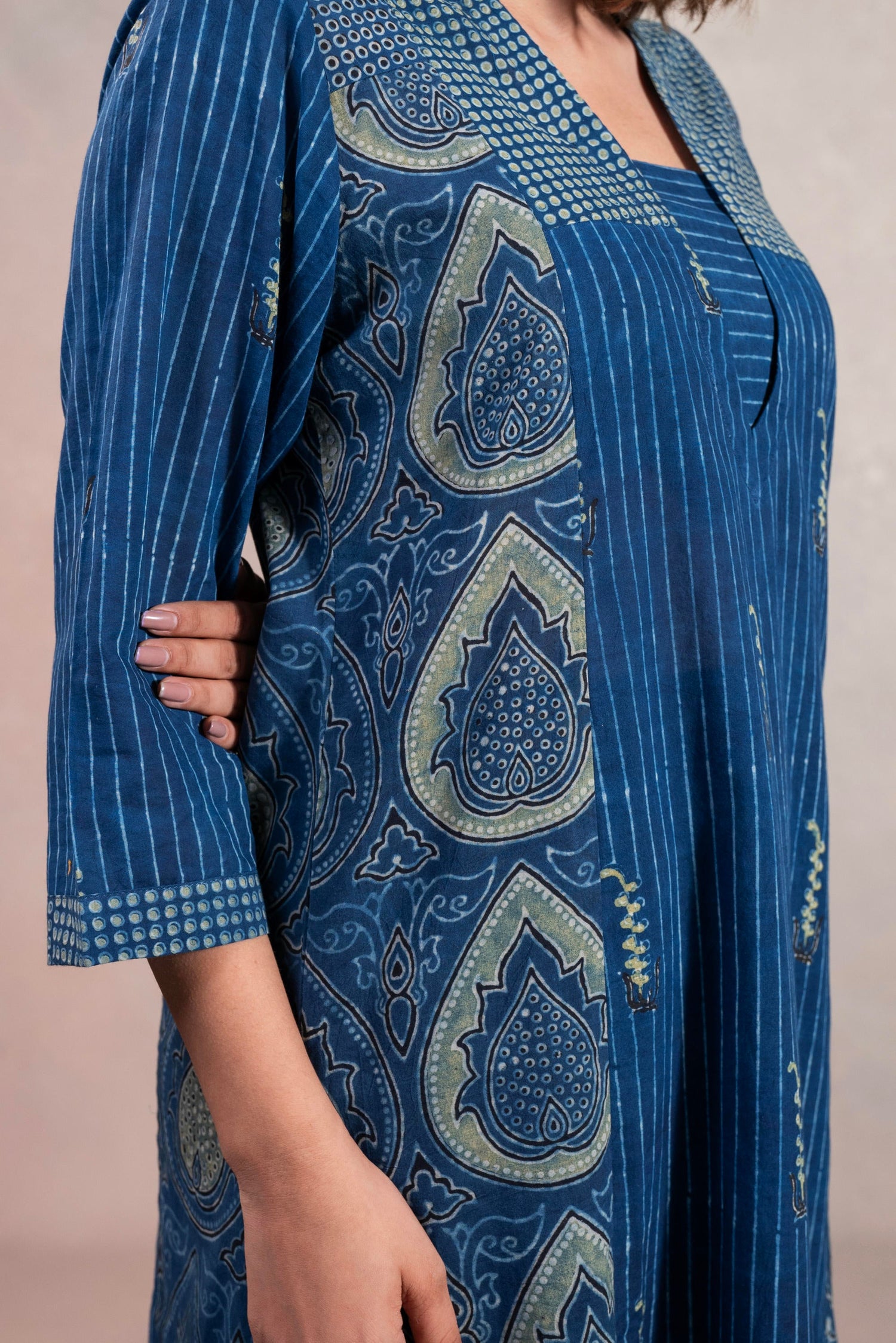 Aakaar Blue Ajarakh Cotton Kurta | Ray-ethnic