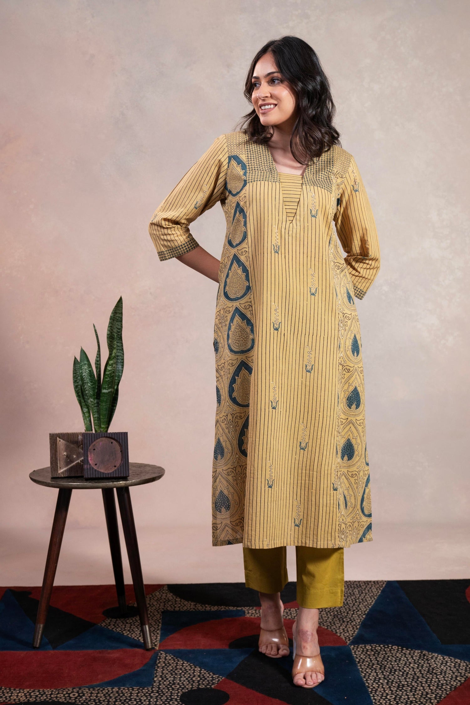 Aakaar Ajarakh Green Cotton Kurta | Ray-ethnic