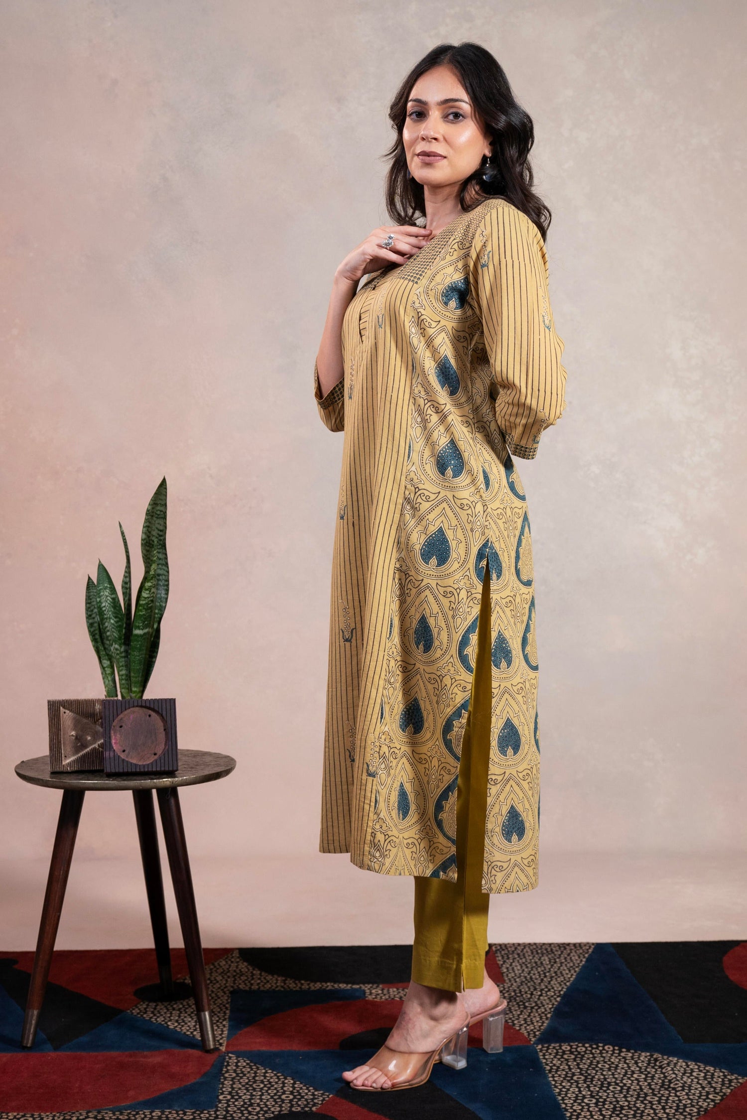 Aakaar Ajarakh Green Cotton Kurta | Ray-ethnic