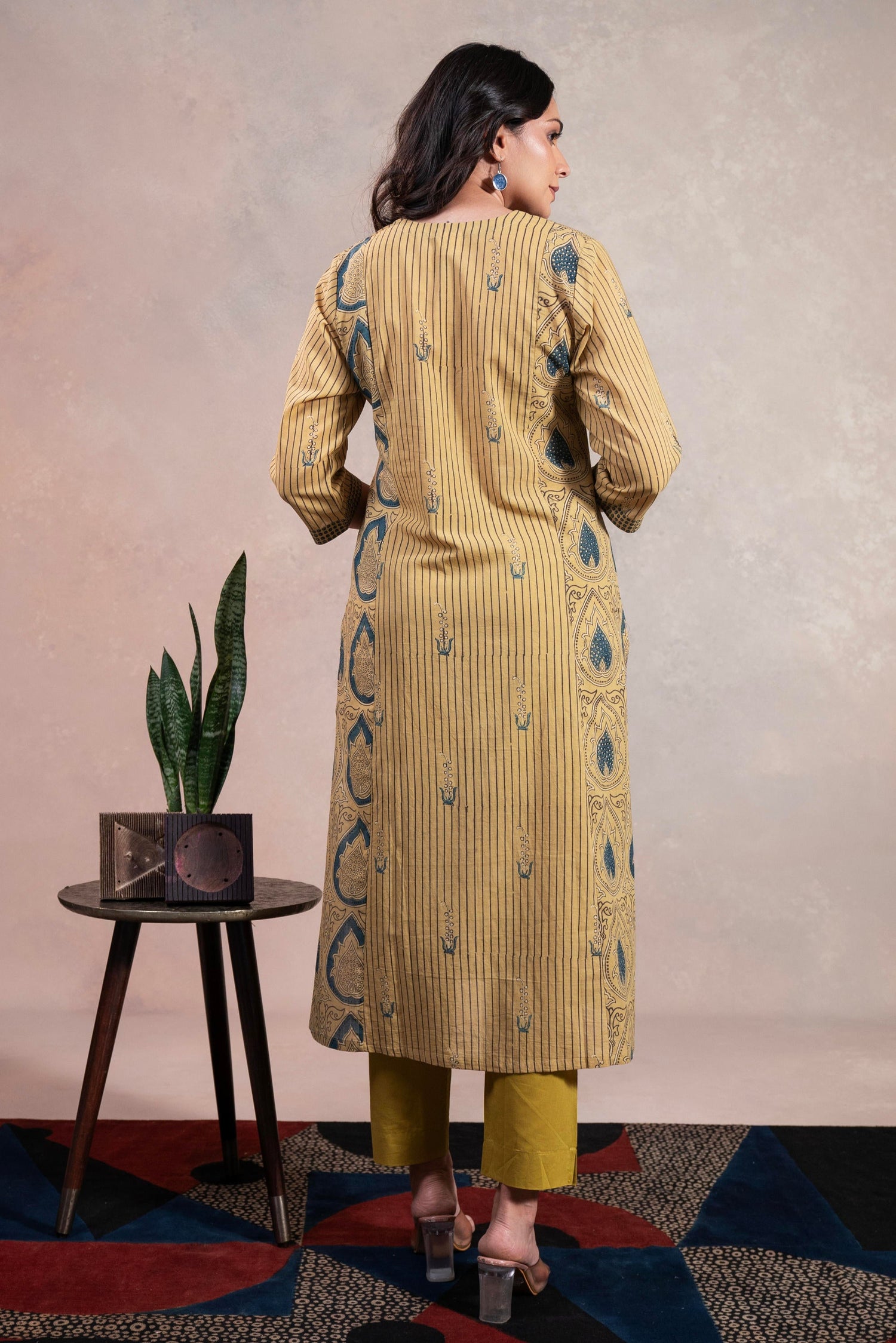 Aakaar Ajarakh Green Cotton Kurta | Ray-ethnic