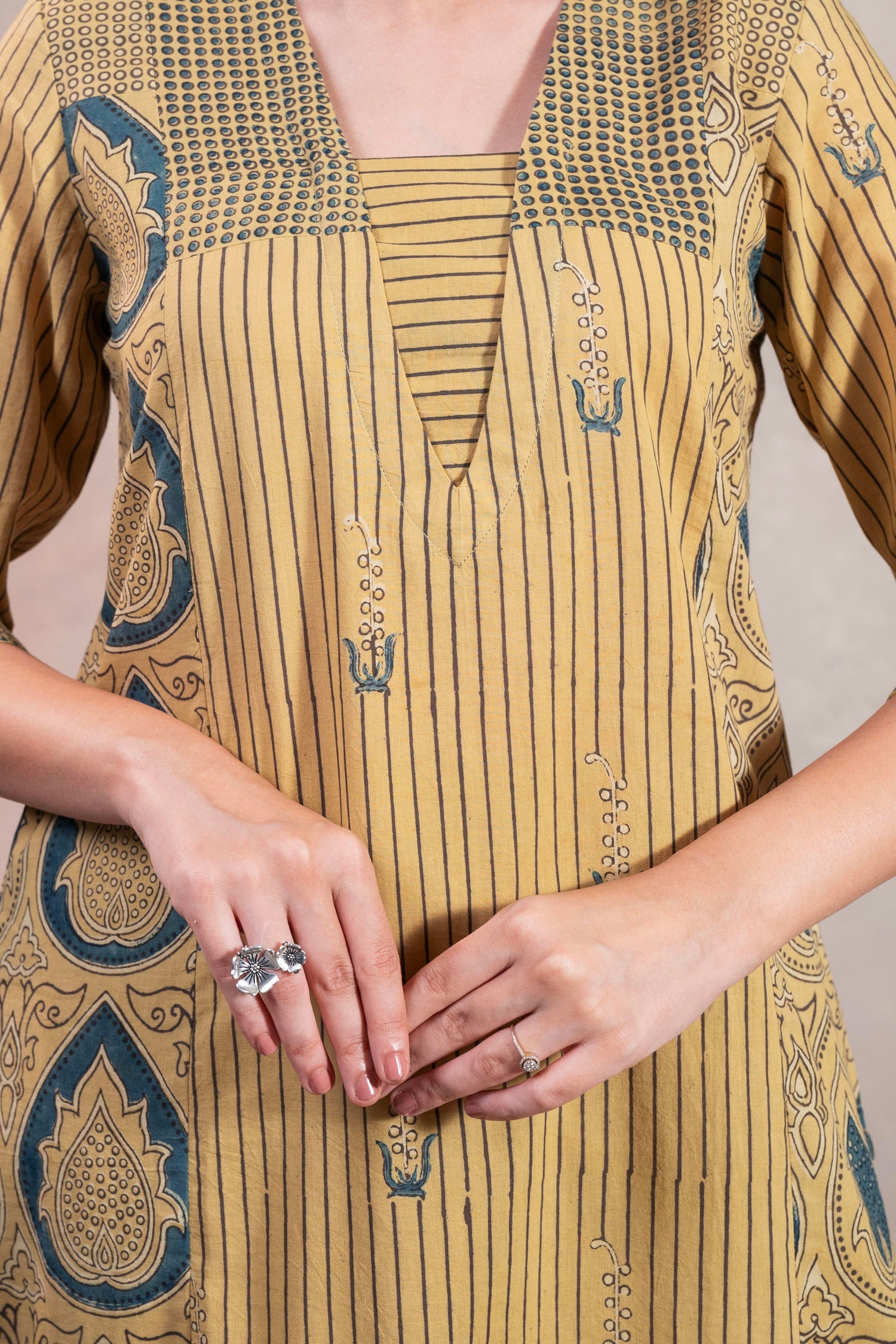 Aakaar Ajarakh Green Cotton Kurta | Ray-ethnic