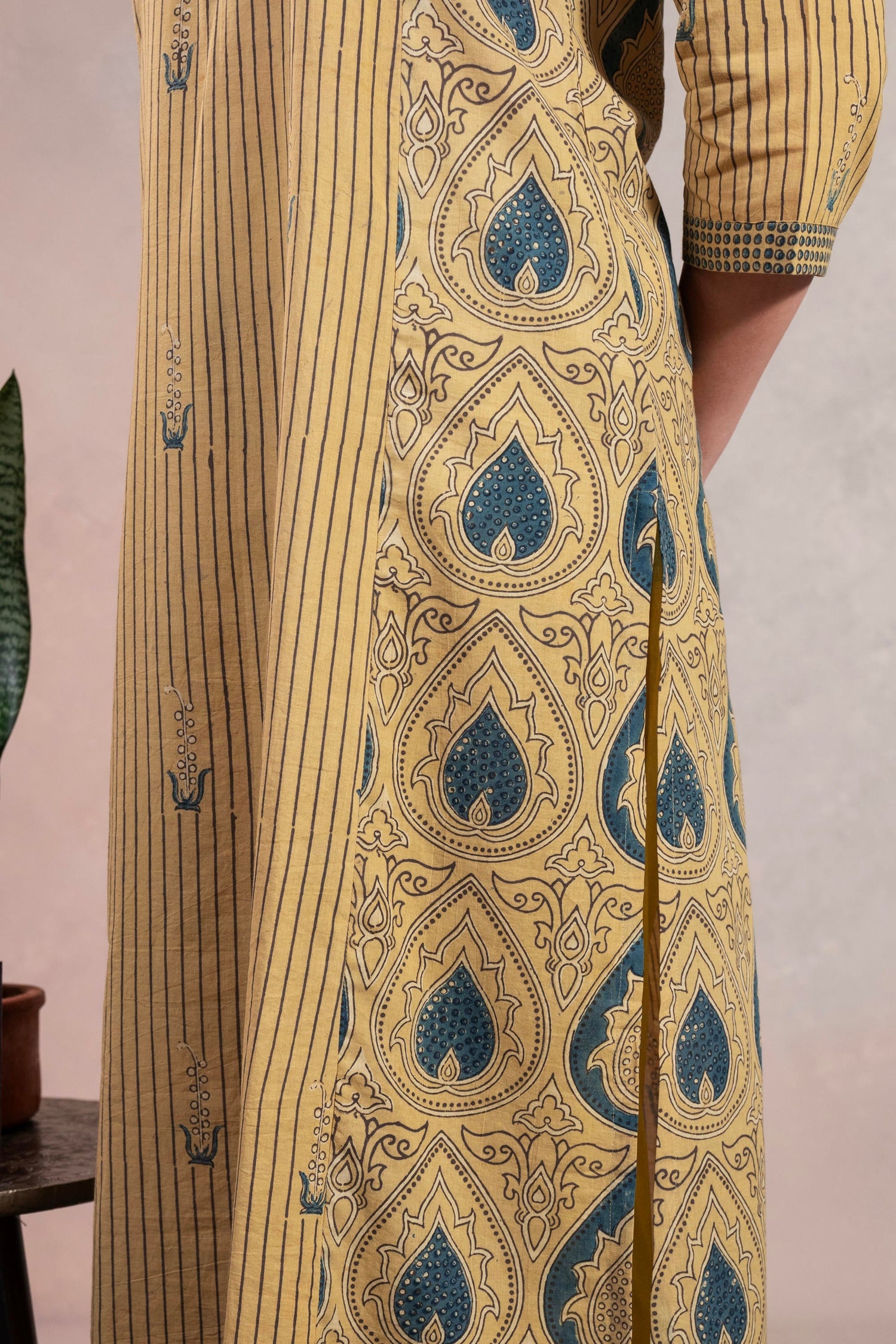 Aakaar Ajarakh Green Cotton Kurta | Ray-ethnic