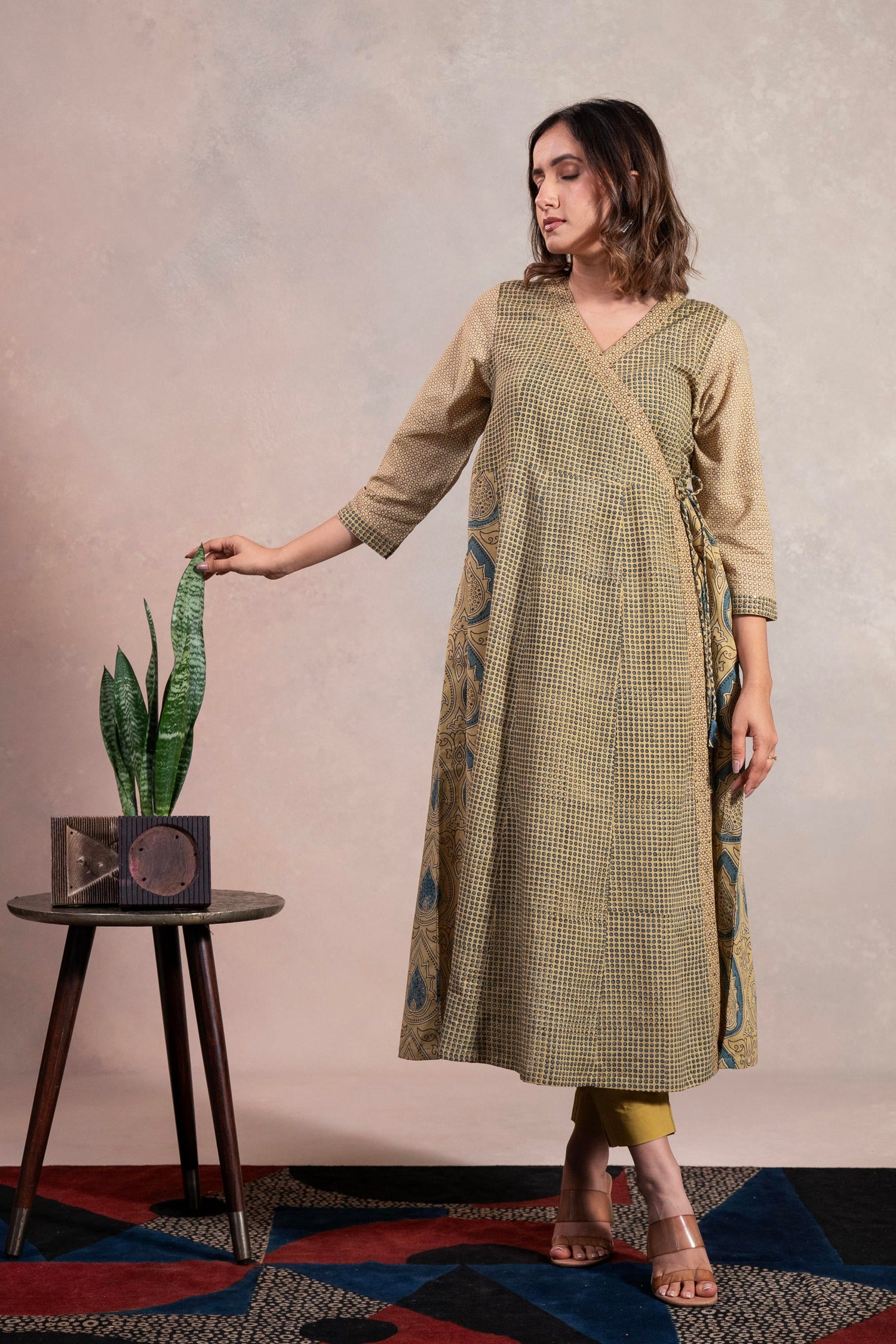 Aakaar Ajarakh Green Cotton Kurta | Ray-ethnic