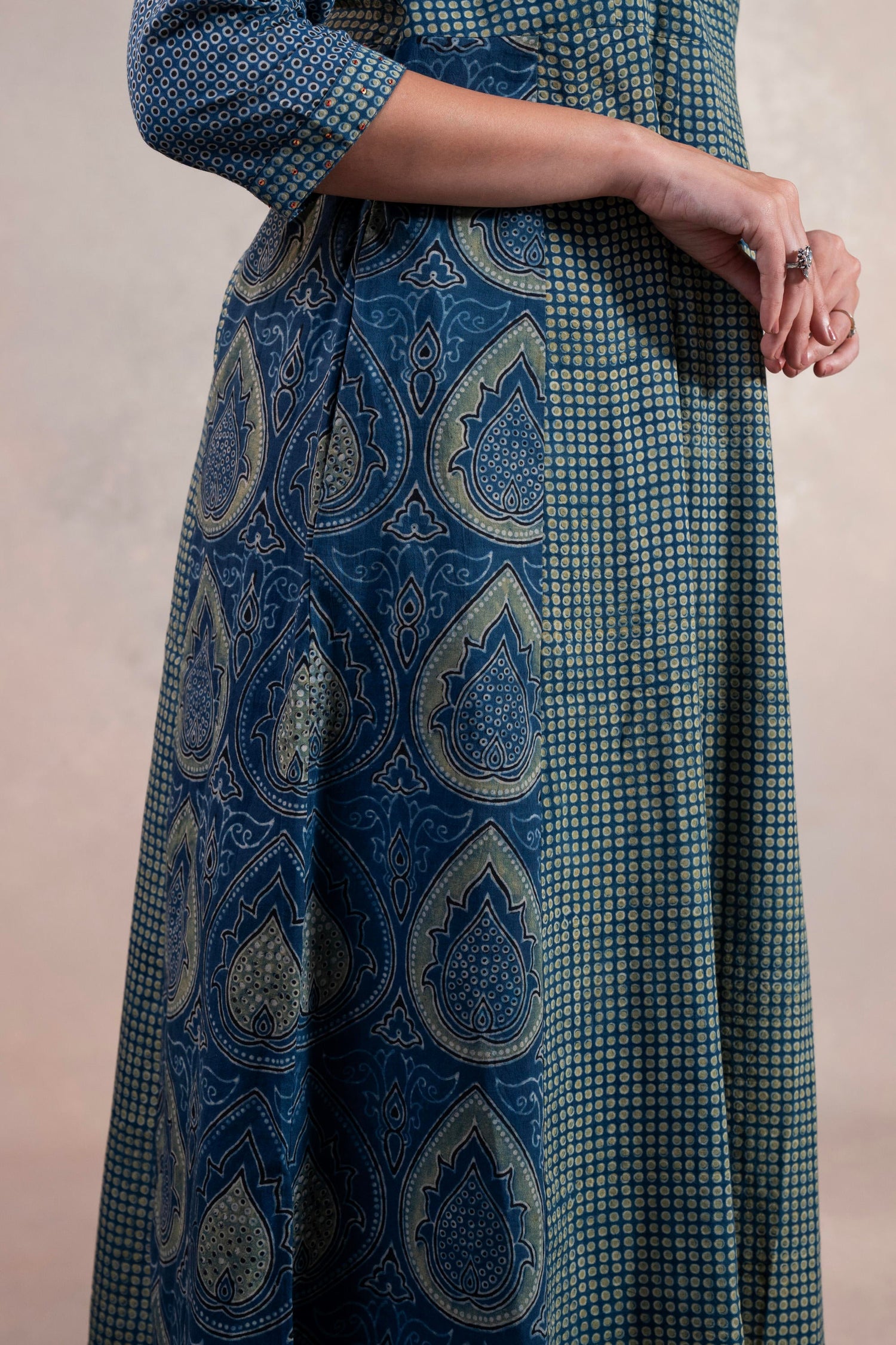 Aakaar Blue Ajarakh Cotton Kurta | Ray-ethnic