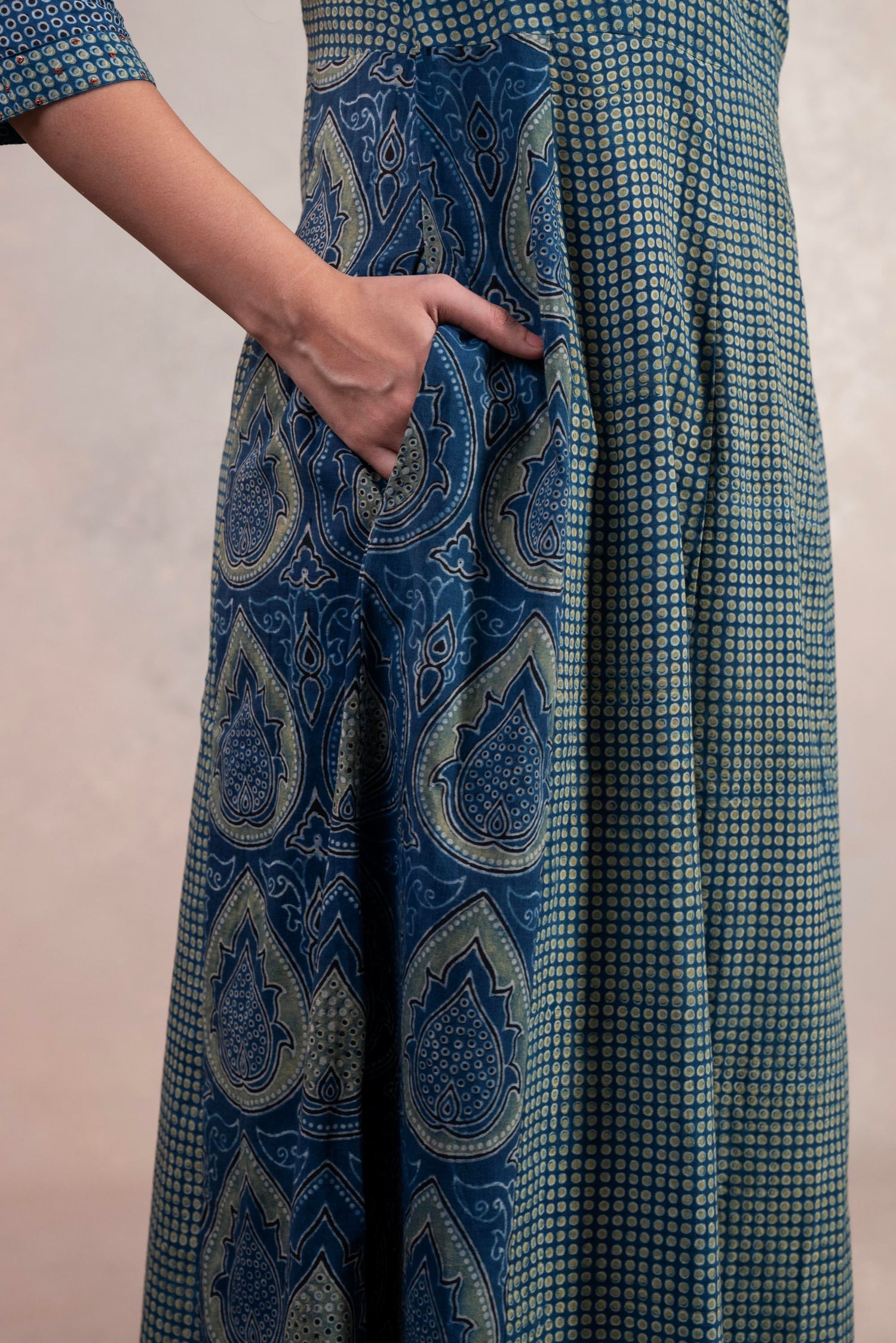 Aakaar Blue Ajarakh Cotton Kurta | Ray-ethnic