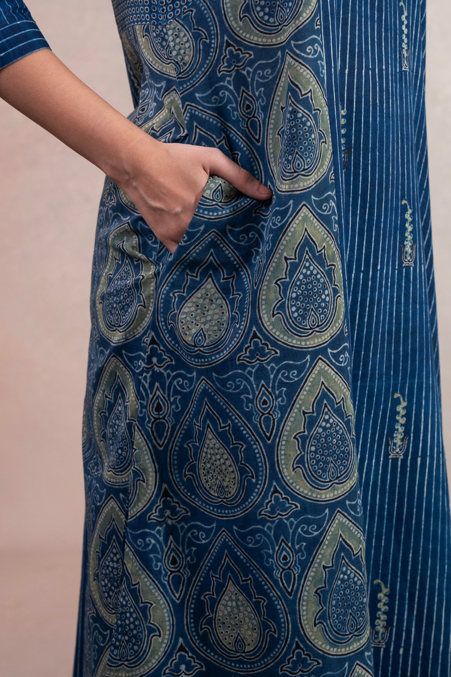 Aakaar Blue Ajarakh Cotton Kurta | Ray-ethnic