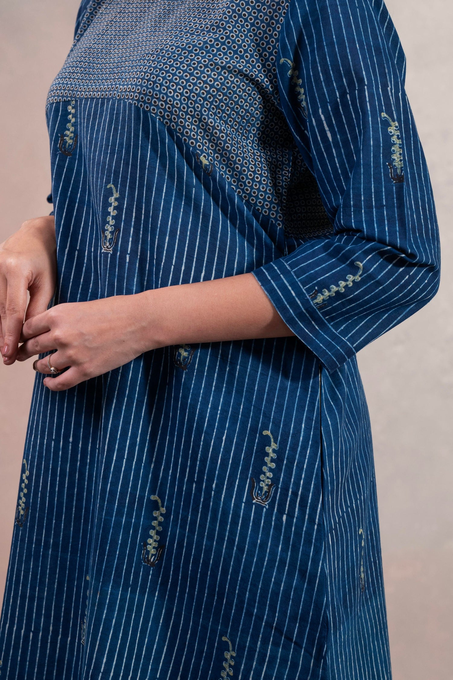 Aakaar Blue Ajarakh Cotton Kurta | Ray-ethnic