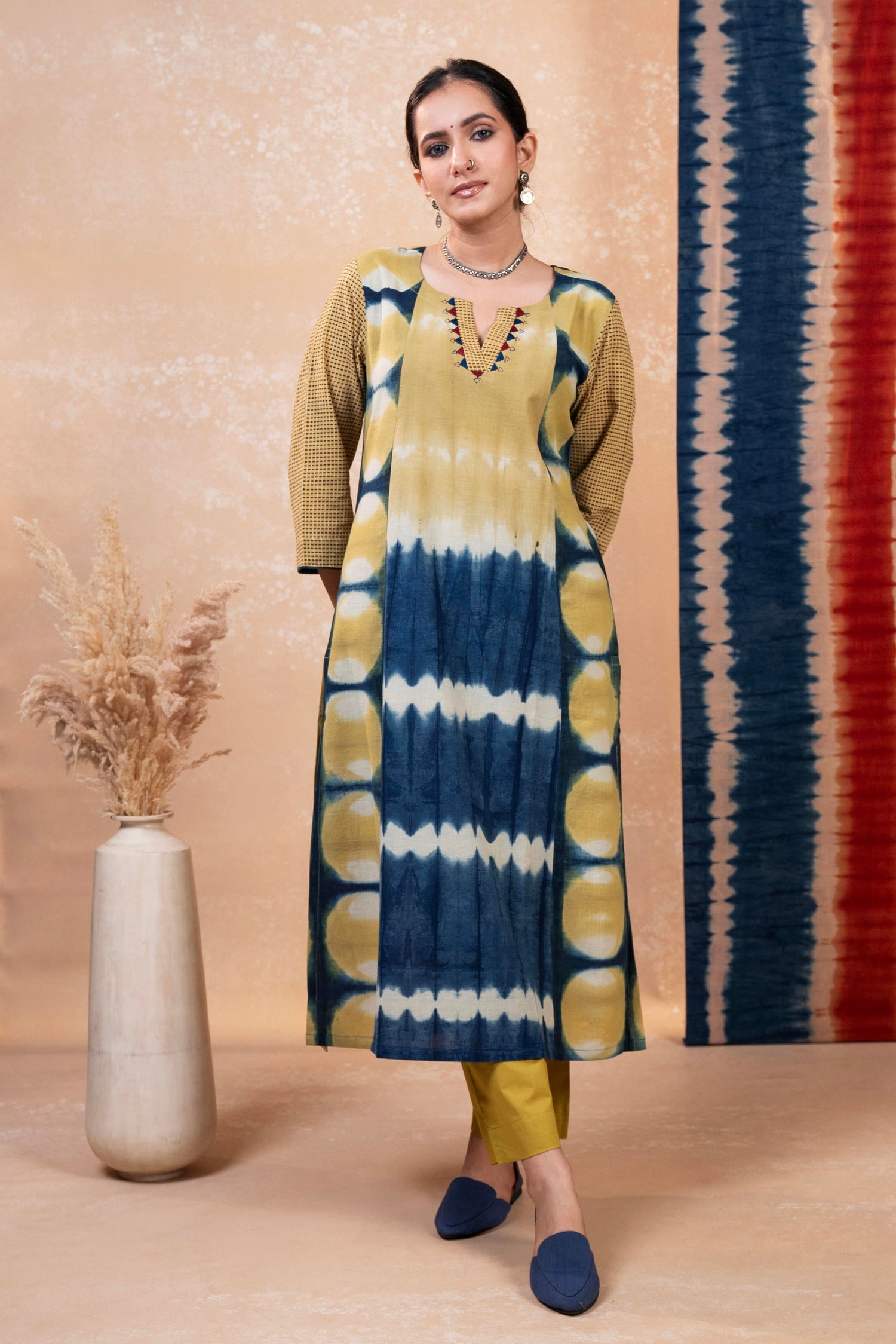 Aakaar Olive Clamp Cotton Kurta | Ray-ethnic