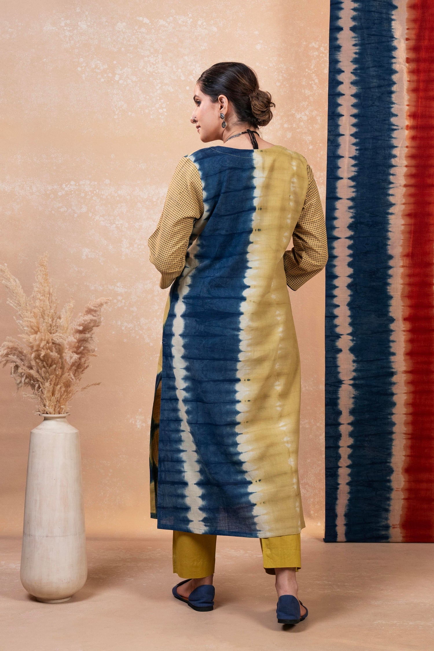 Aakaar Olive Clamp Cotton Kurta | Ray-ethnic