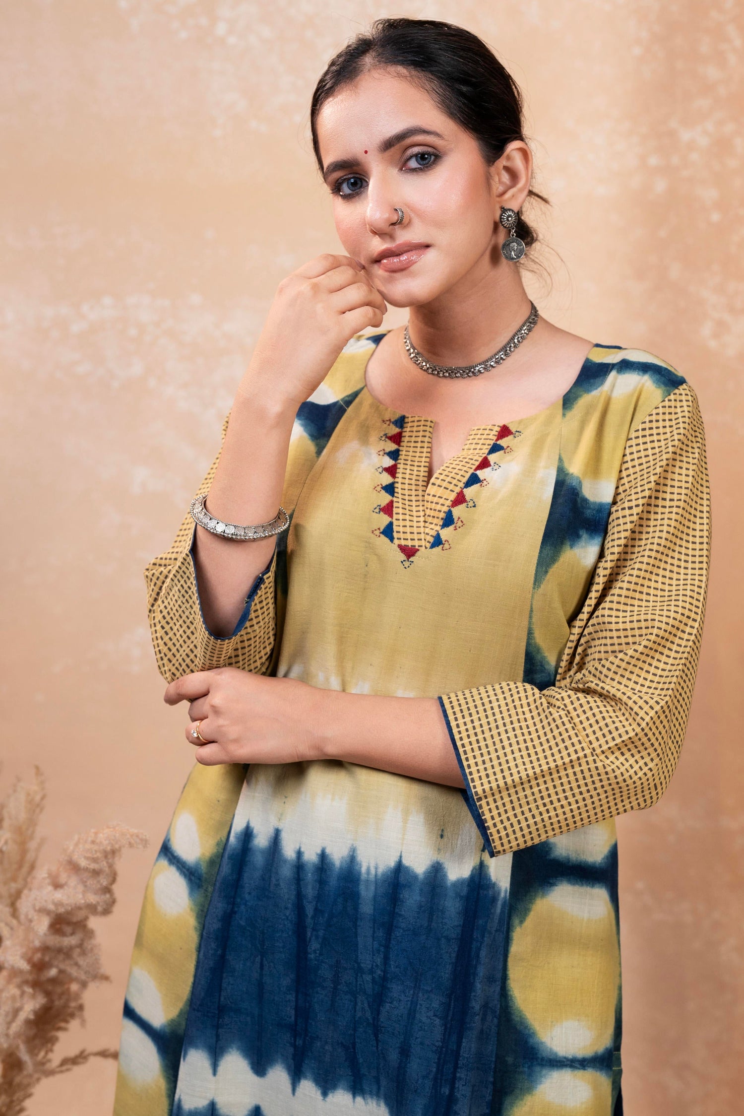 Aakaar Olive Clamp Cotton Kurta | Ray-ethnic