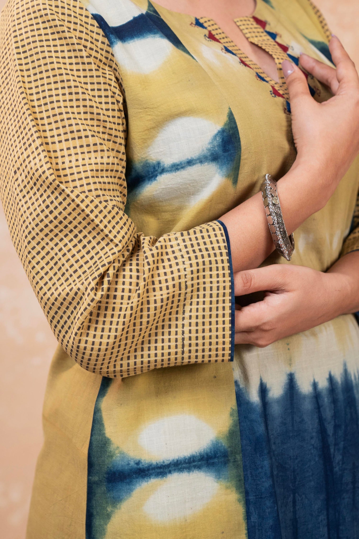 Aakaar Olive Clamp Cotton Kurta | Ray-ethnic
