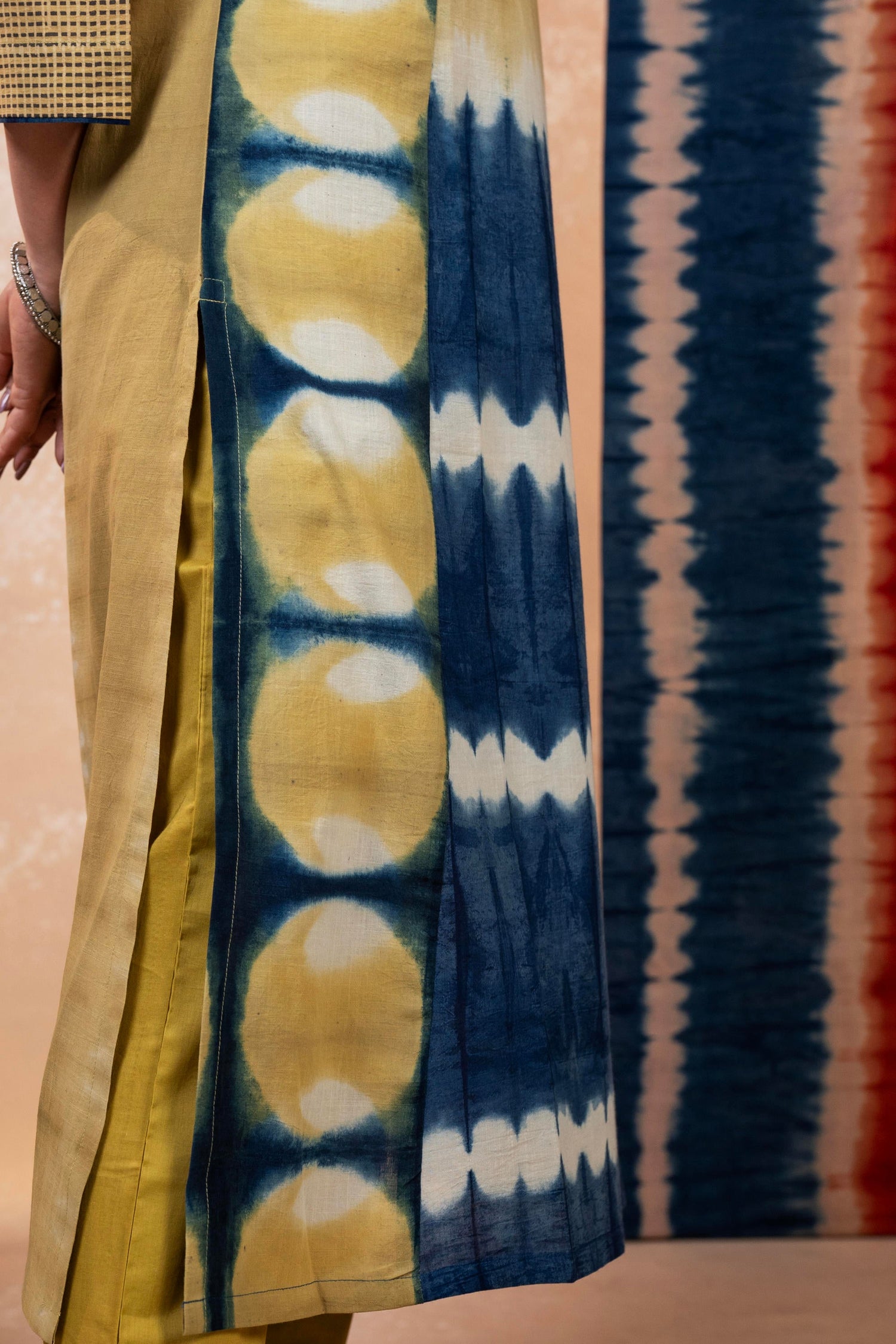 Aakaar Olive Clamp Cotton Kurta | Ray-ethnic