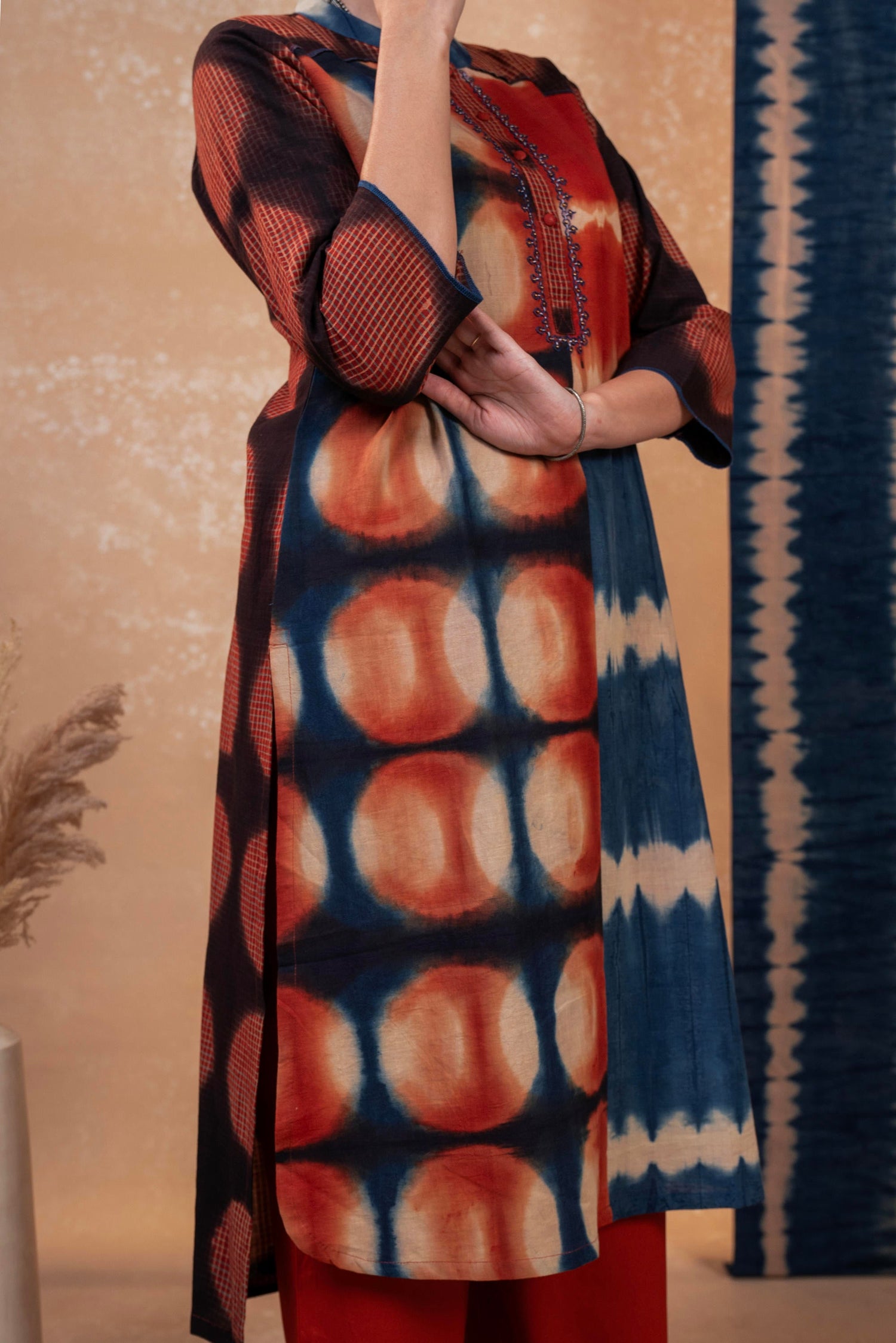 Aakaar Rust Clamp Cotton Kurta | Ray-ethnic