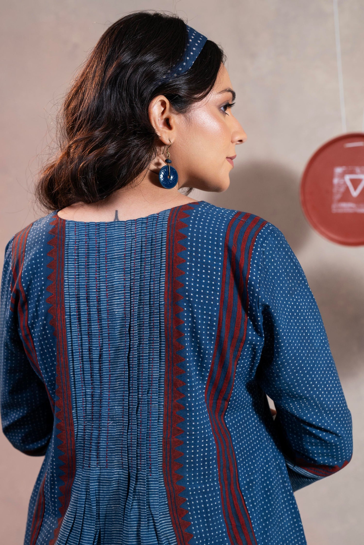 Aakaar Indigo Ajarakh Cotton Kurta | Ray-ethnic