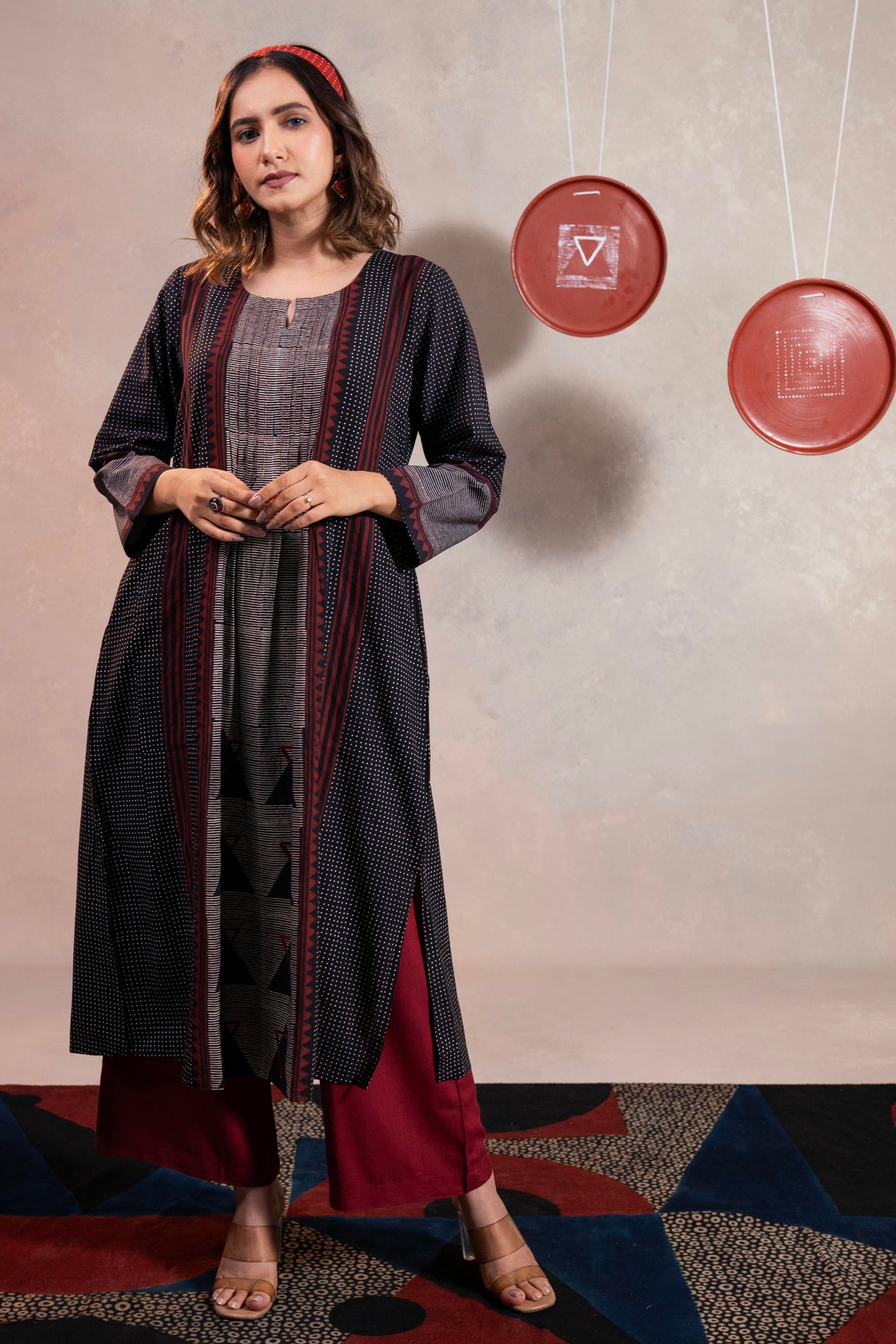 Aakaar Black Ajarakh Cotton Kurta | Ray-ethnic
