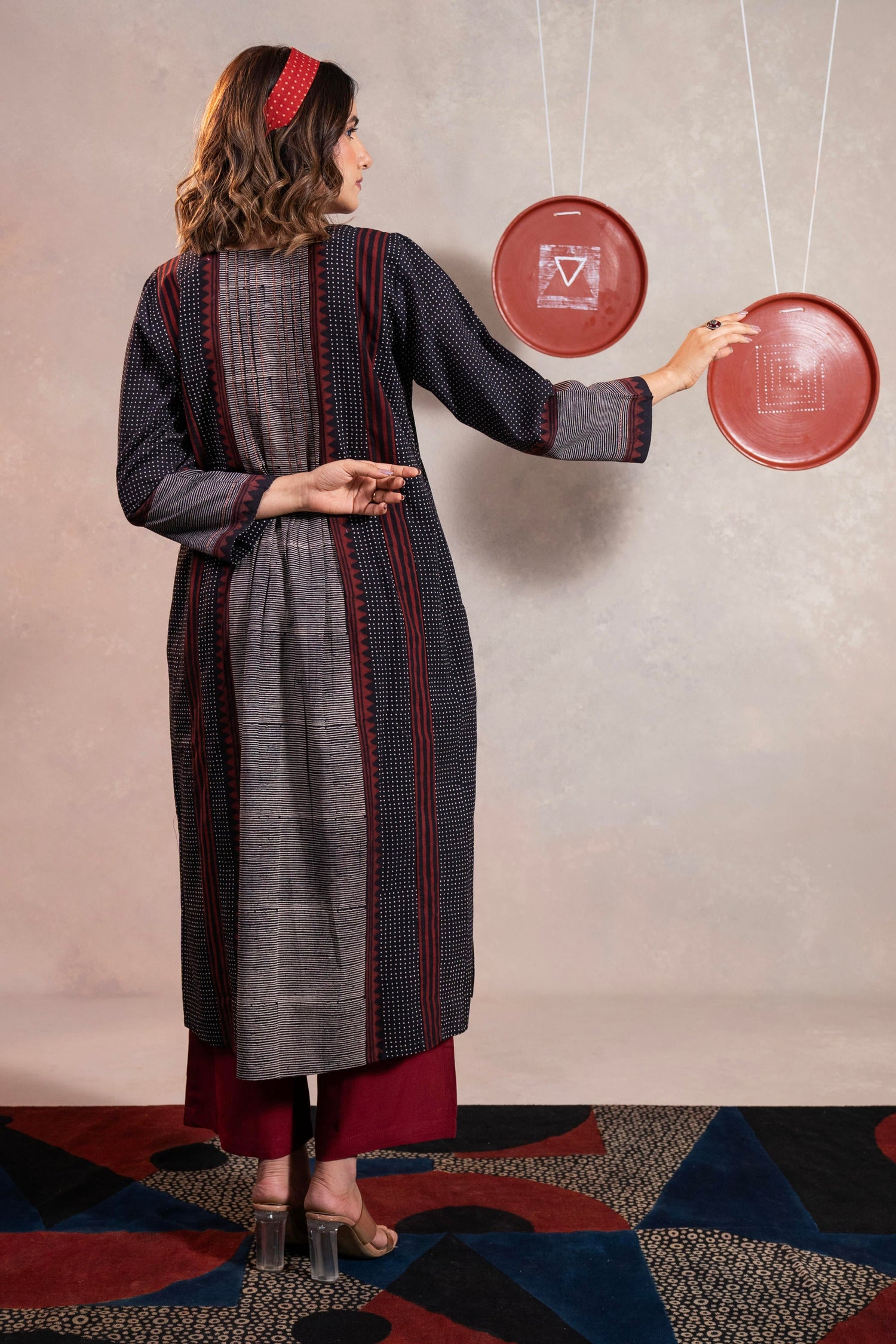 Aakaar Black Ajarakh Cotton Kurta | Ray-ethnic