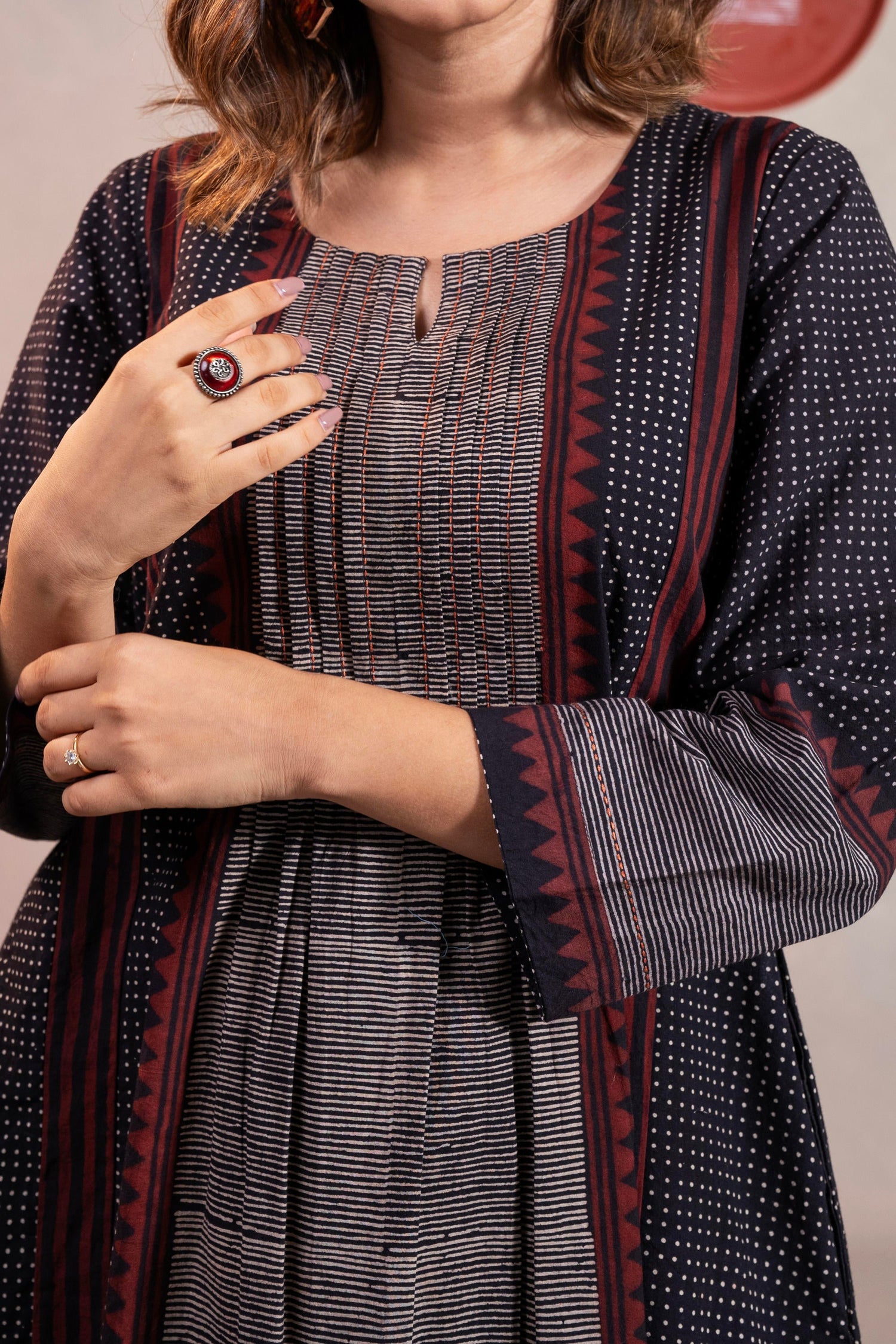 Aakaar Black Ajarakh Cotton Kurta | Ray-ethnic