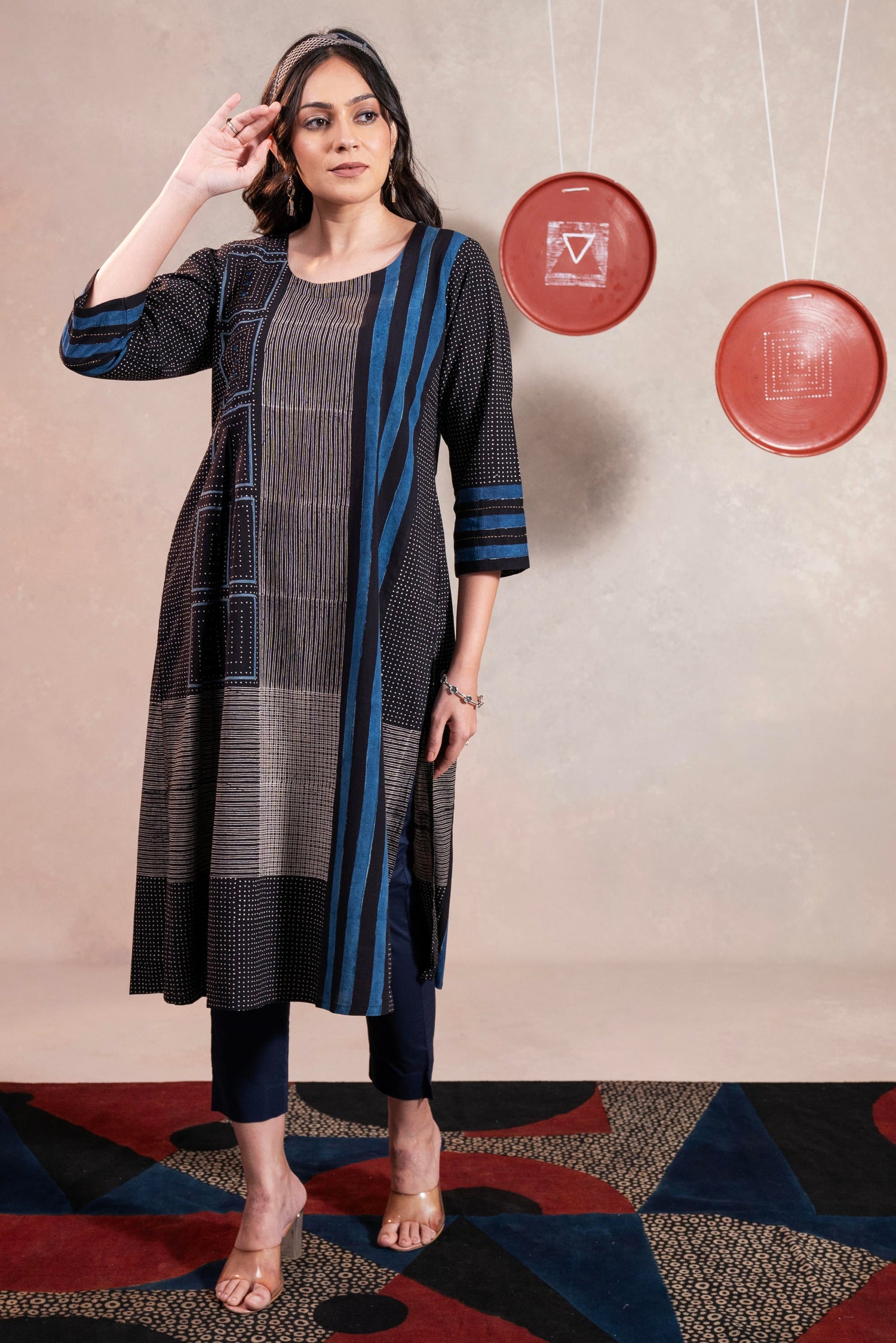 Aakaar Black Ajarakh Cotton Kurta | Ray-ethnic