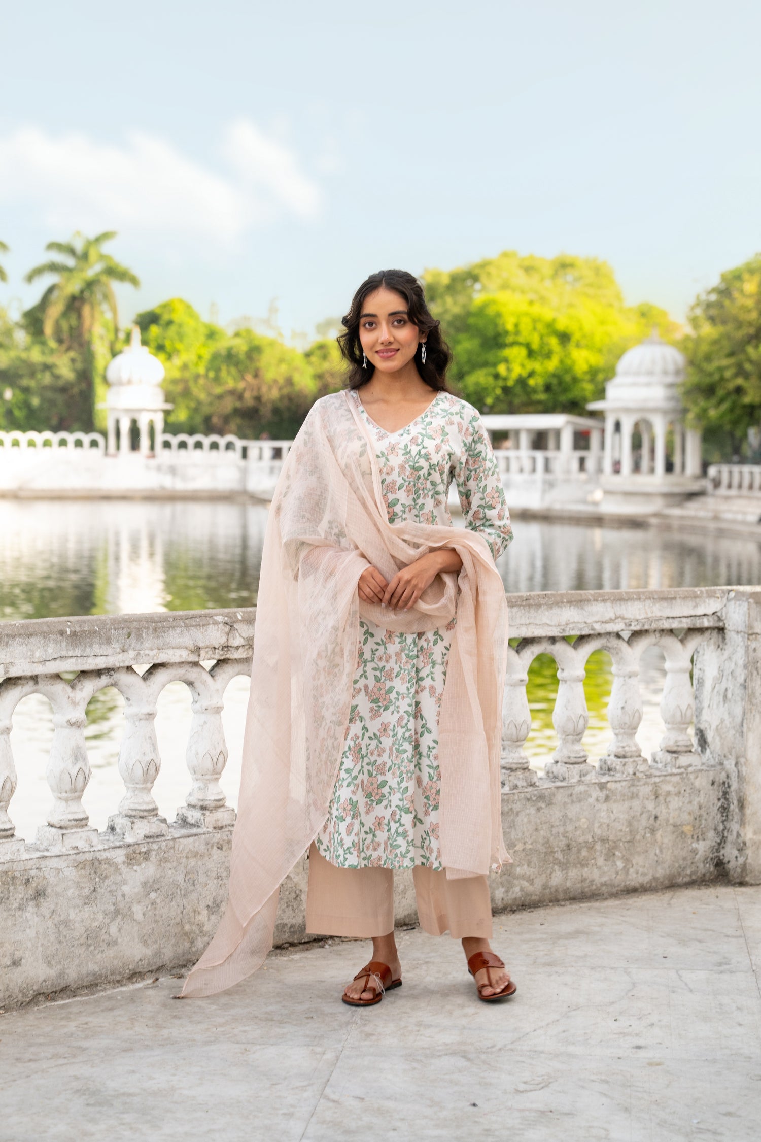 Mul Cotton Beaded V-Neck Kurta – Secret Garden