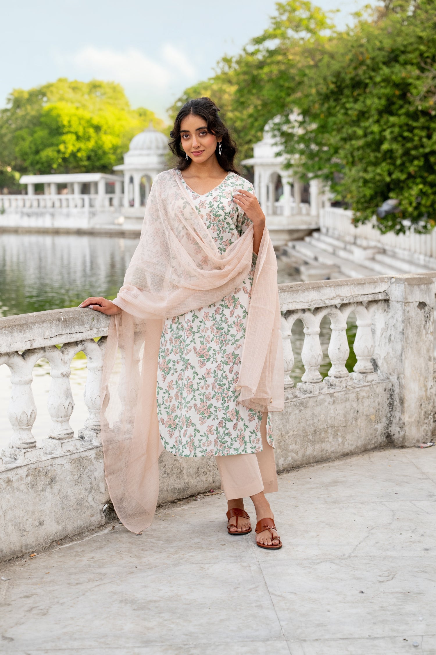 Mul Cotton Beaded V-Neck Kurta – Secret Garden