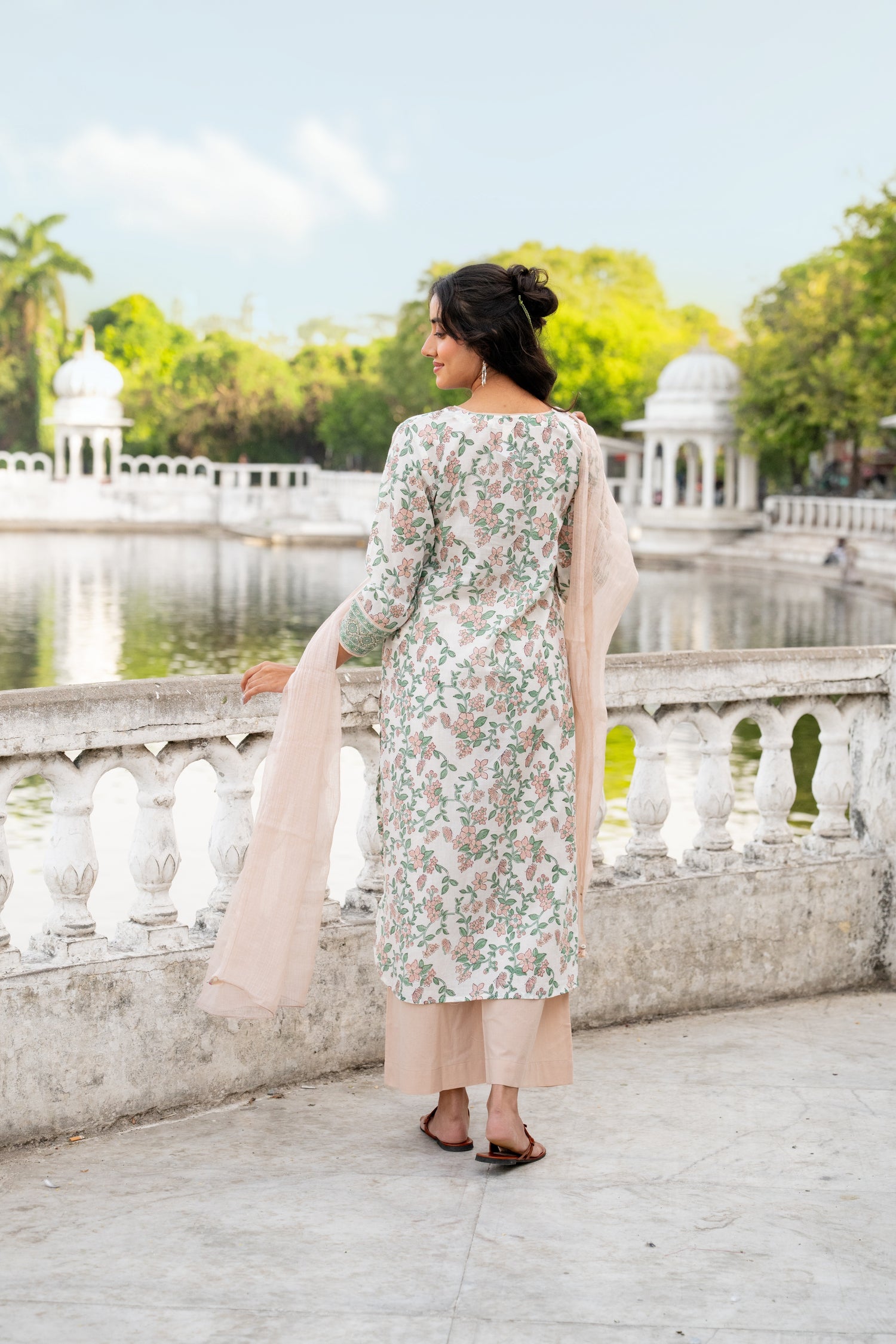 Mul Cotton Beaded V-Neck Kurta – Secret Garden