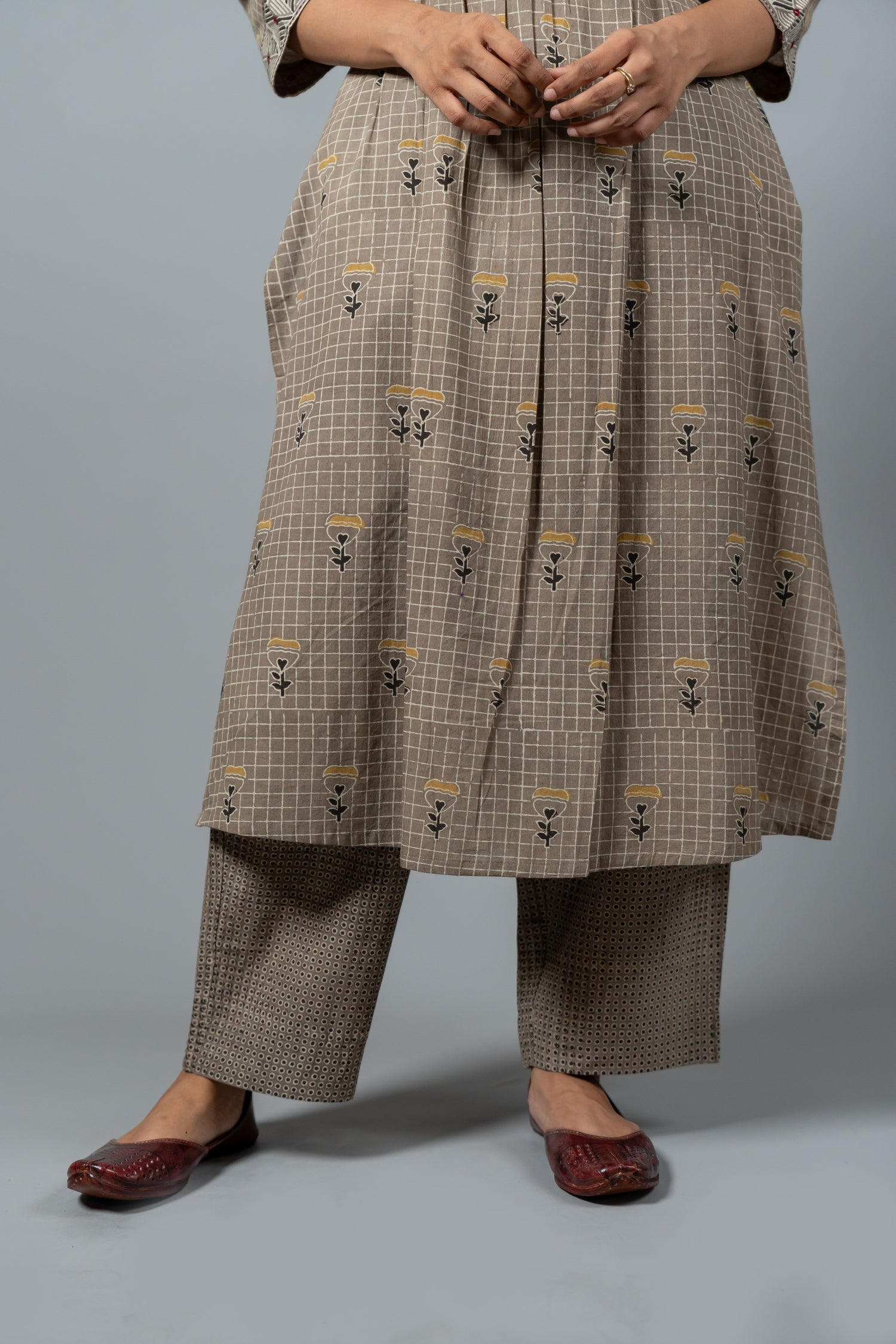 Parat Grid Floral Block Print Mul Cotton Kurta Set of Two