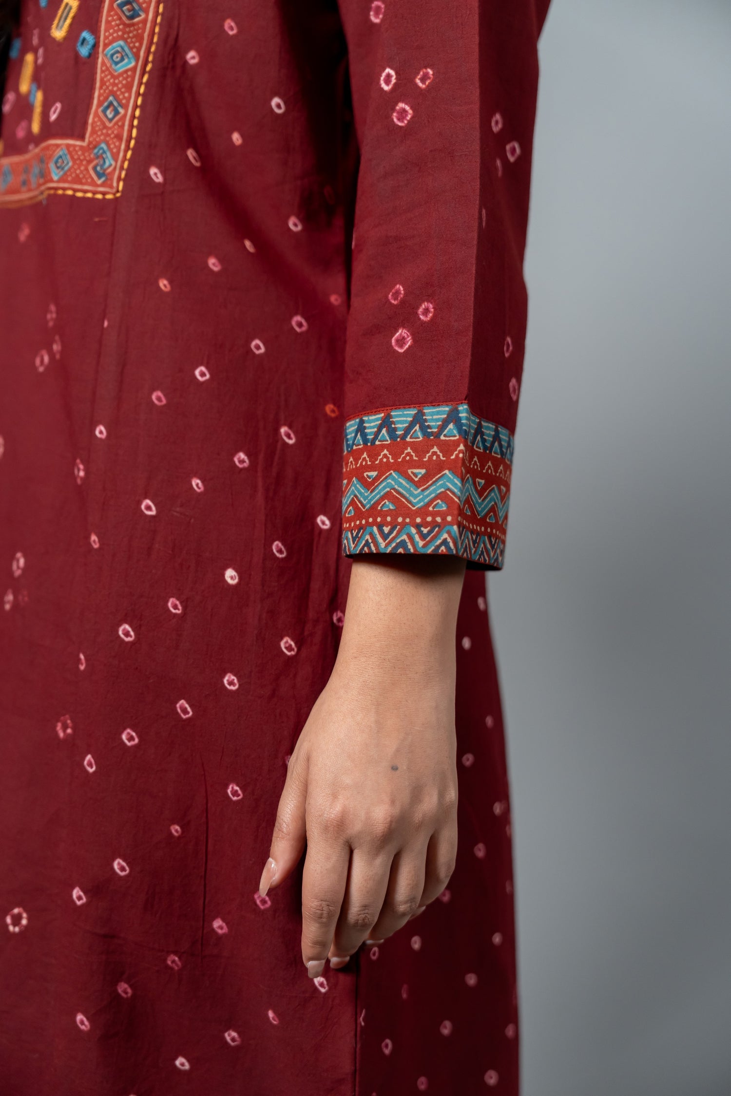 Parat Maroon Bandhani Hand Embroidered Mul Cotton Kurta Set of Two