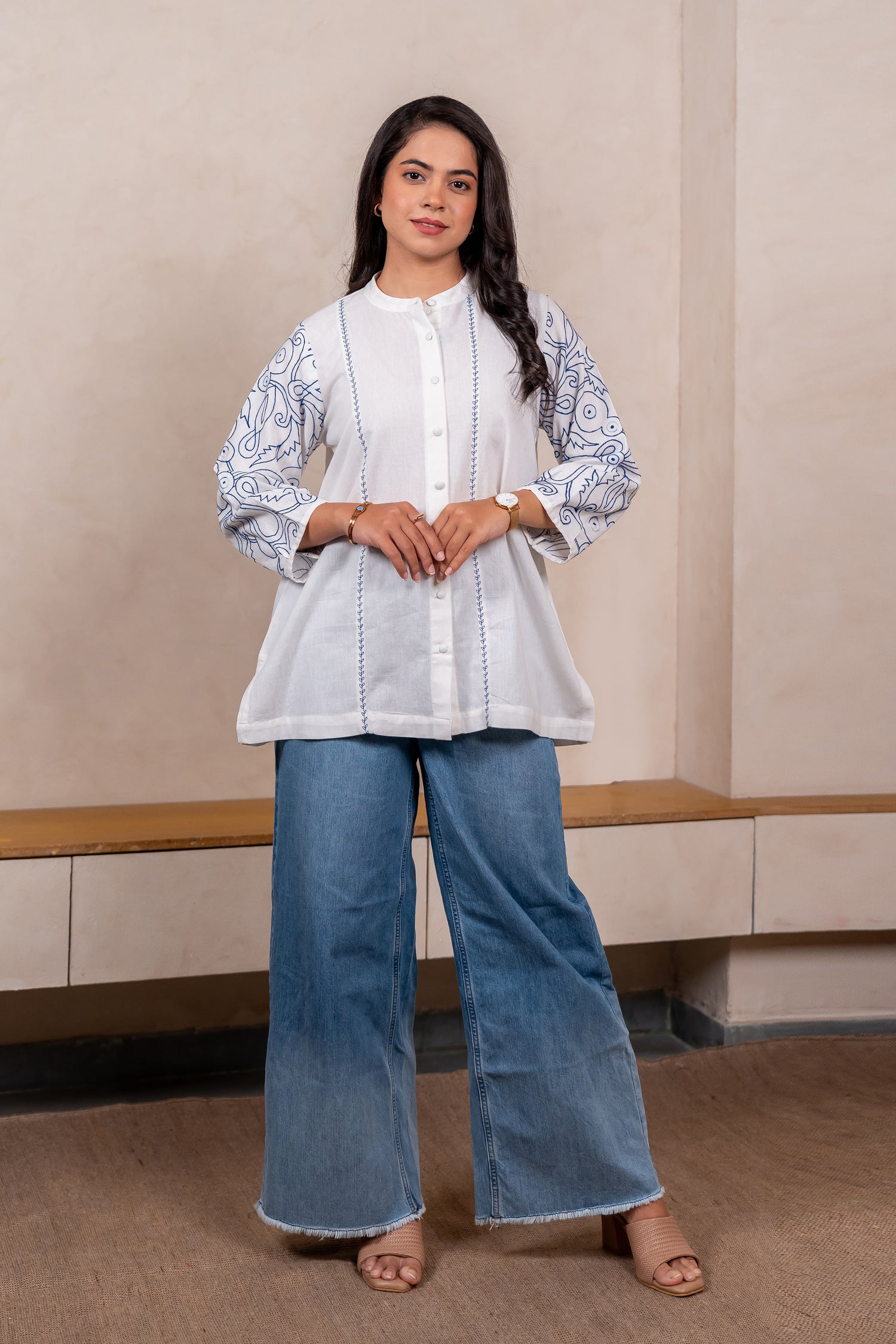Ari Embroidered White Band-Collar Shirt – Sutra