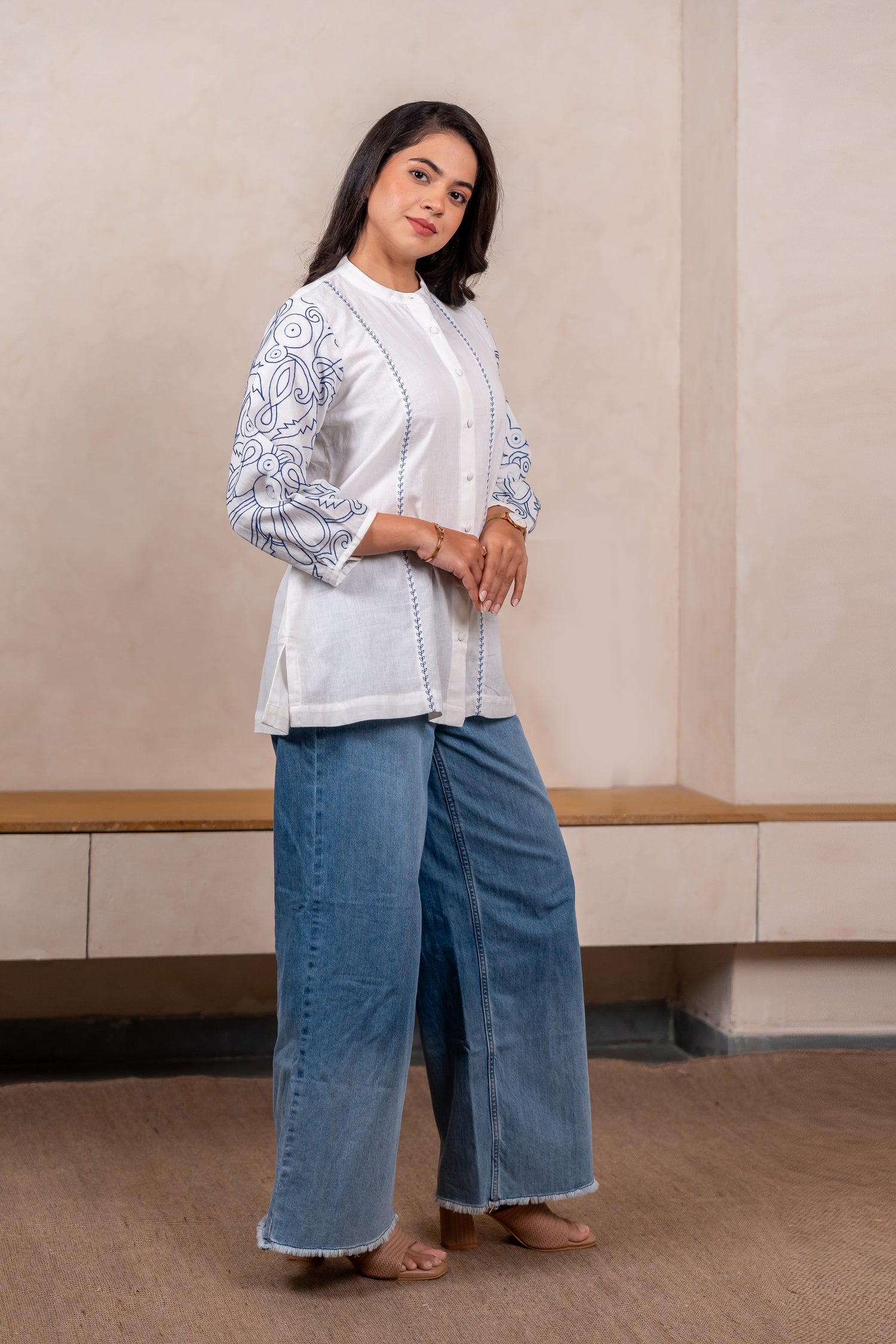 Ari Embroidered White Band-Collar Shirt – Sutra